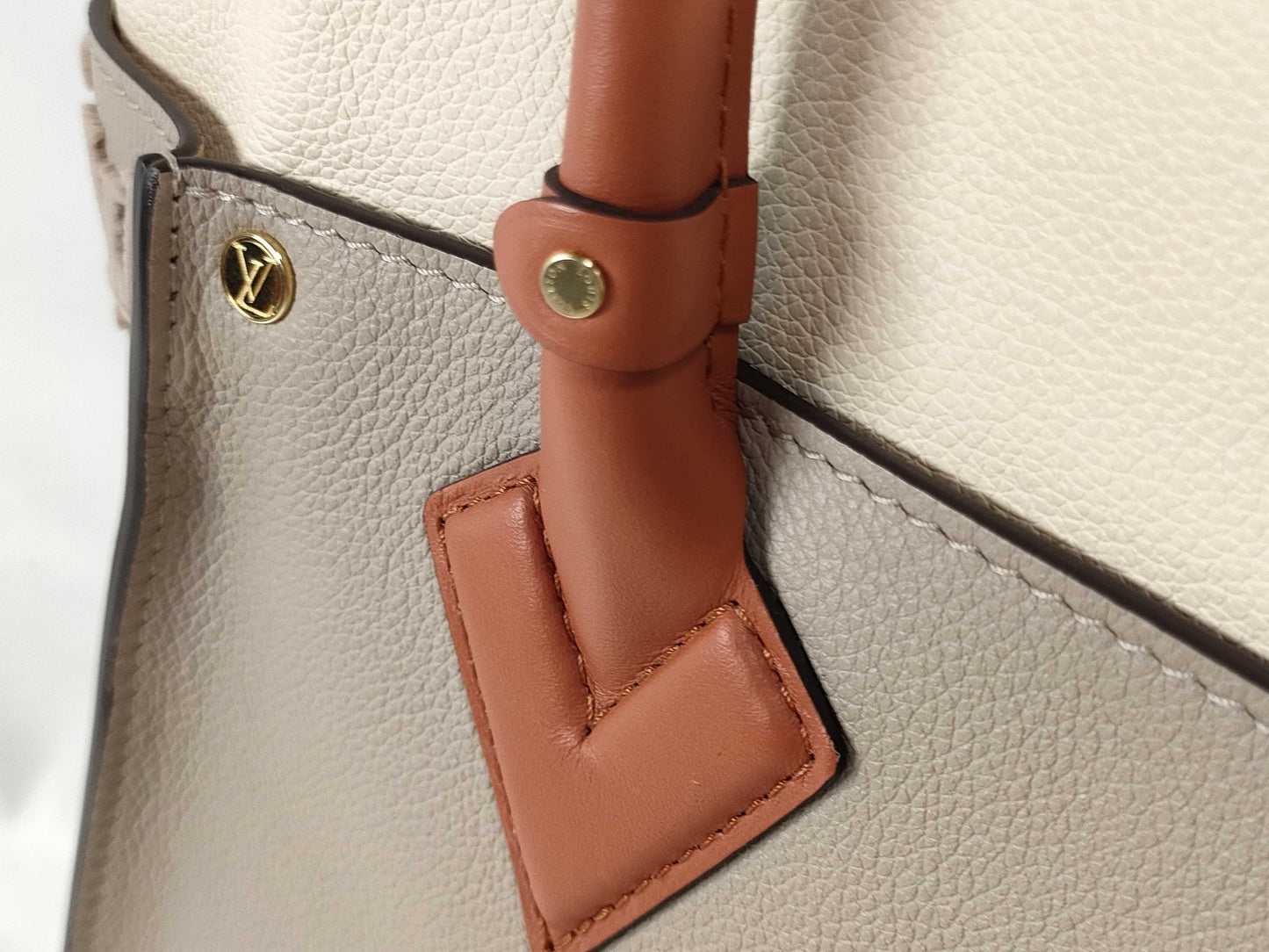 LOUIS VUITTON RFID Verified, Serial Unverifiable. Louis Vuitton On My Side MM Galle 2-Way Handbag/Shoulder Bag M53825.