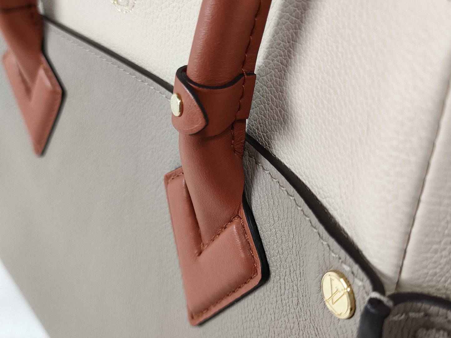 LOUIS VUITTON RFID Verified, Serial Unverifiable. Louis Vuitton On My Side MM Galle 2-Way Handbag/Shoulder Bag M53825.