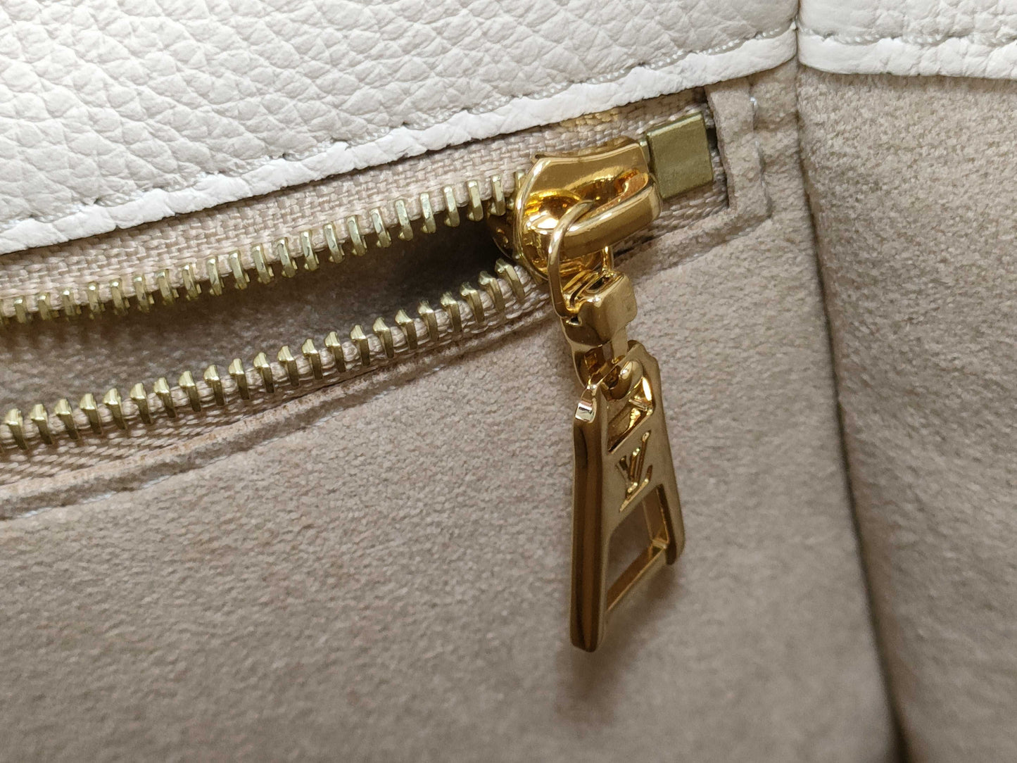 LOUIS VUITTON RFID Verified, Serial Unverifiable. Louis Vuitton On My Side MM Galle 2-Way Handbag/Shoulder Bag M53825.