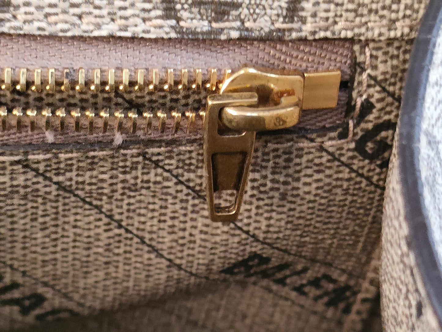 GUCCI GUCCI Hourglass Small Handbag