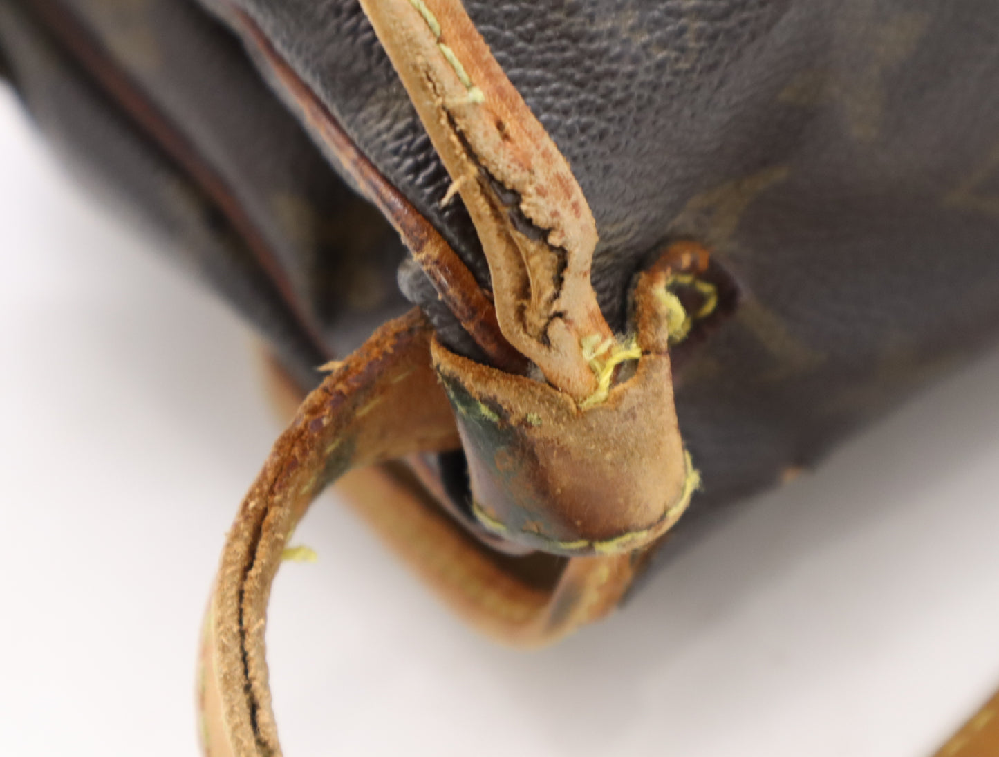 LOUIS VUITTON M42256 Monogram Saumur 30 Shoulder Bag