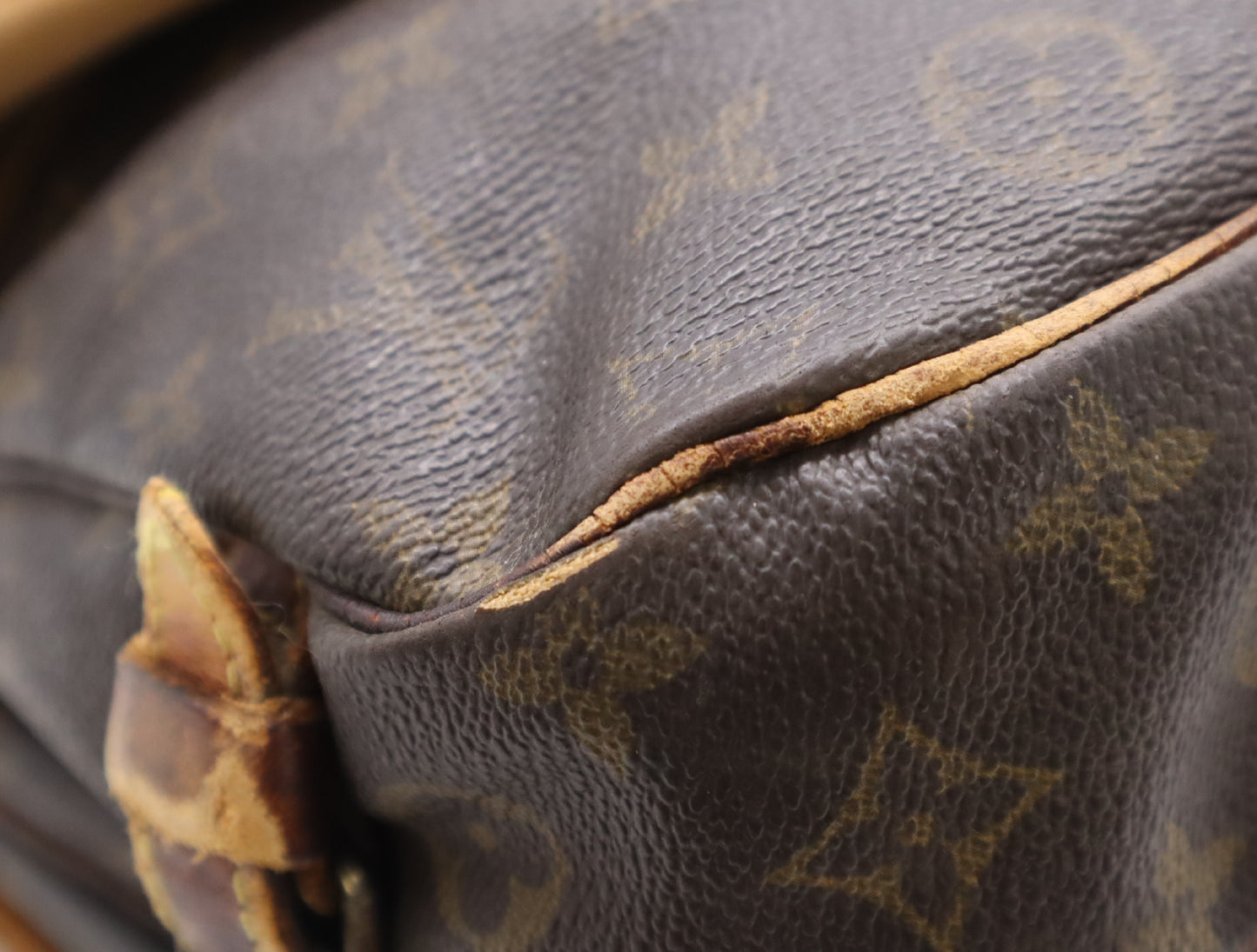 LOUIS VUITTON M42256 Monogram Saumur 30 Shoulder Bag