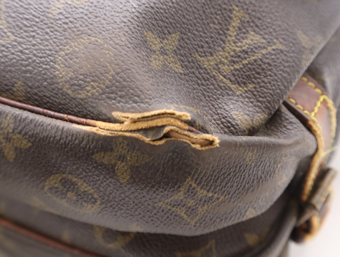 LOUIS VUITTON M42256 Monogram Saumur 30 Shoulder Bag