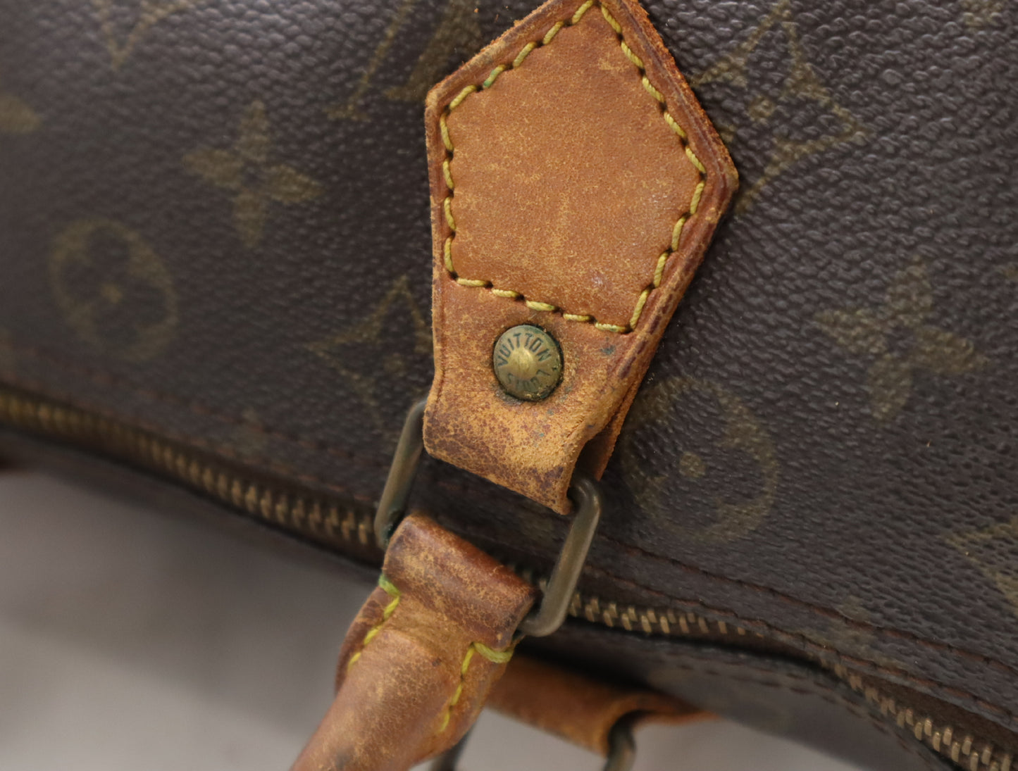 LOUIS VUITTON M41526 Monogram Speedy 30 Handbag with Zipper Pull