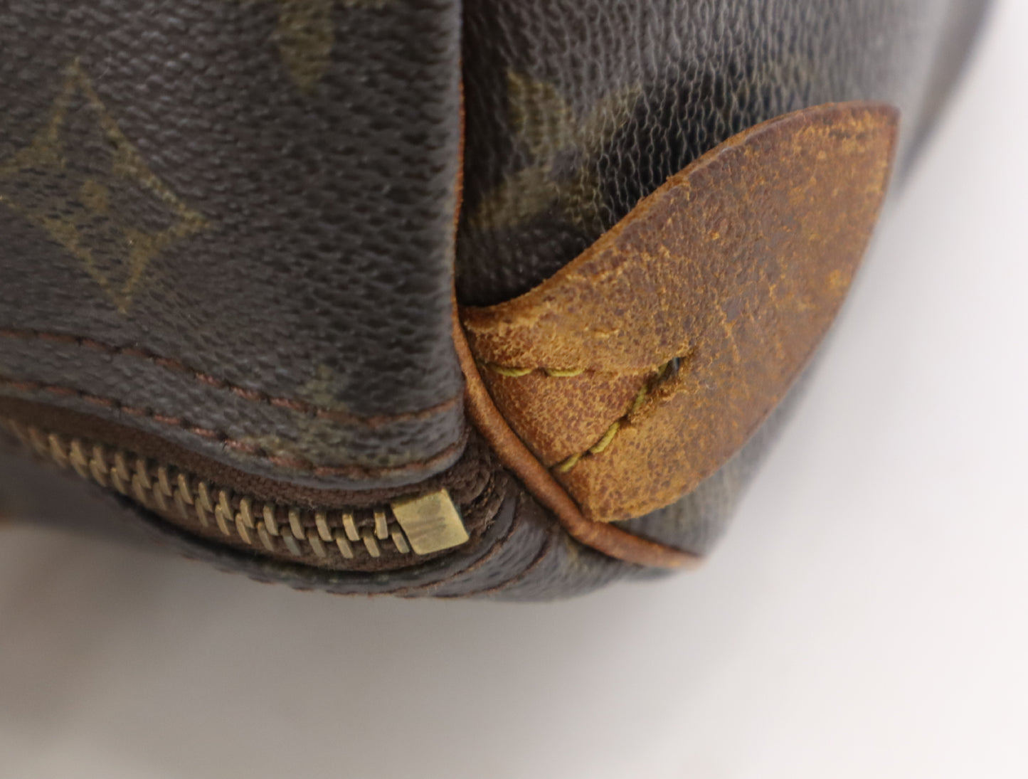 LOUIS VUITTON M41526 Monogram Speedy 30 Handbag with Zipper Pull