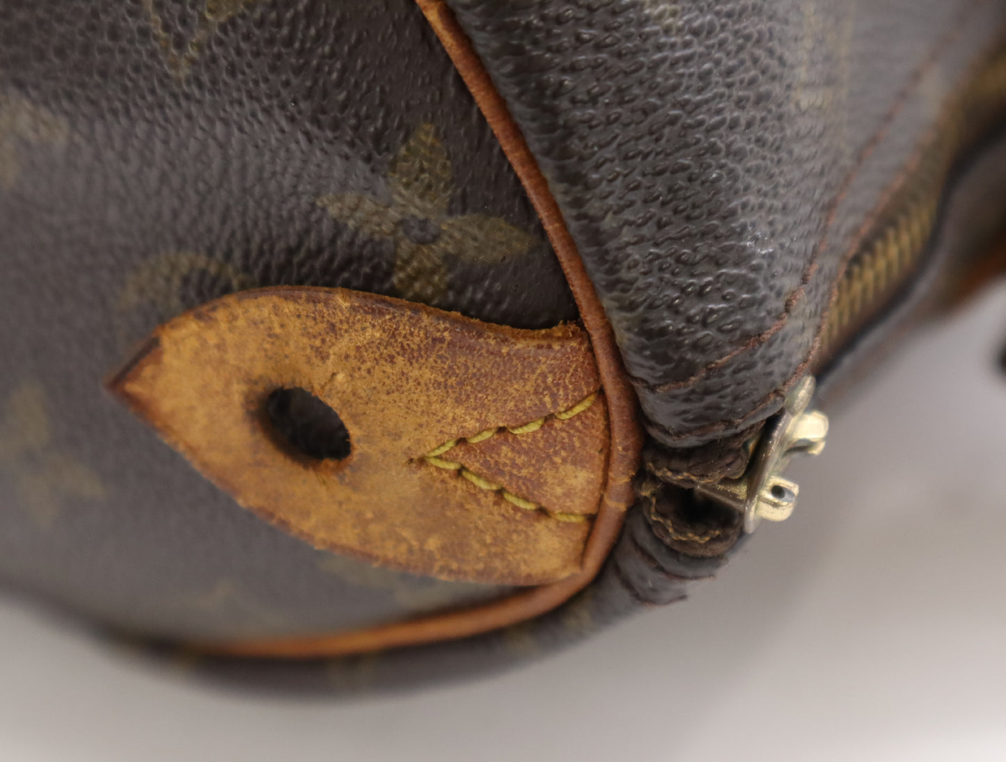 LOUIS VUITTON M41526 Monogram Speedy 30 Handbag with Zipper Pull