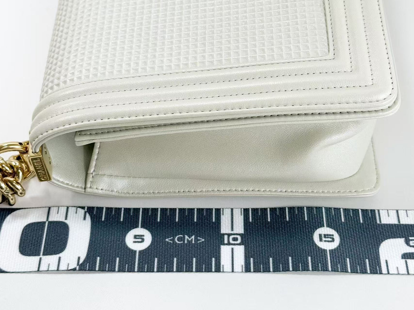 CHANEL Boy Bicolor White Shoulder Bag, W28cm , Gold Hardware, with G Card and Sticker, 18881219