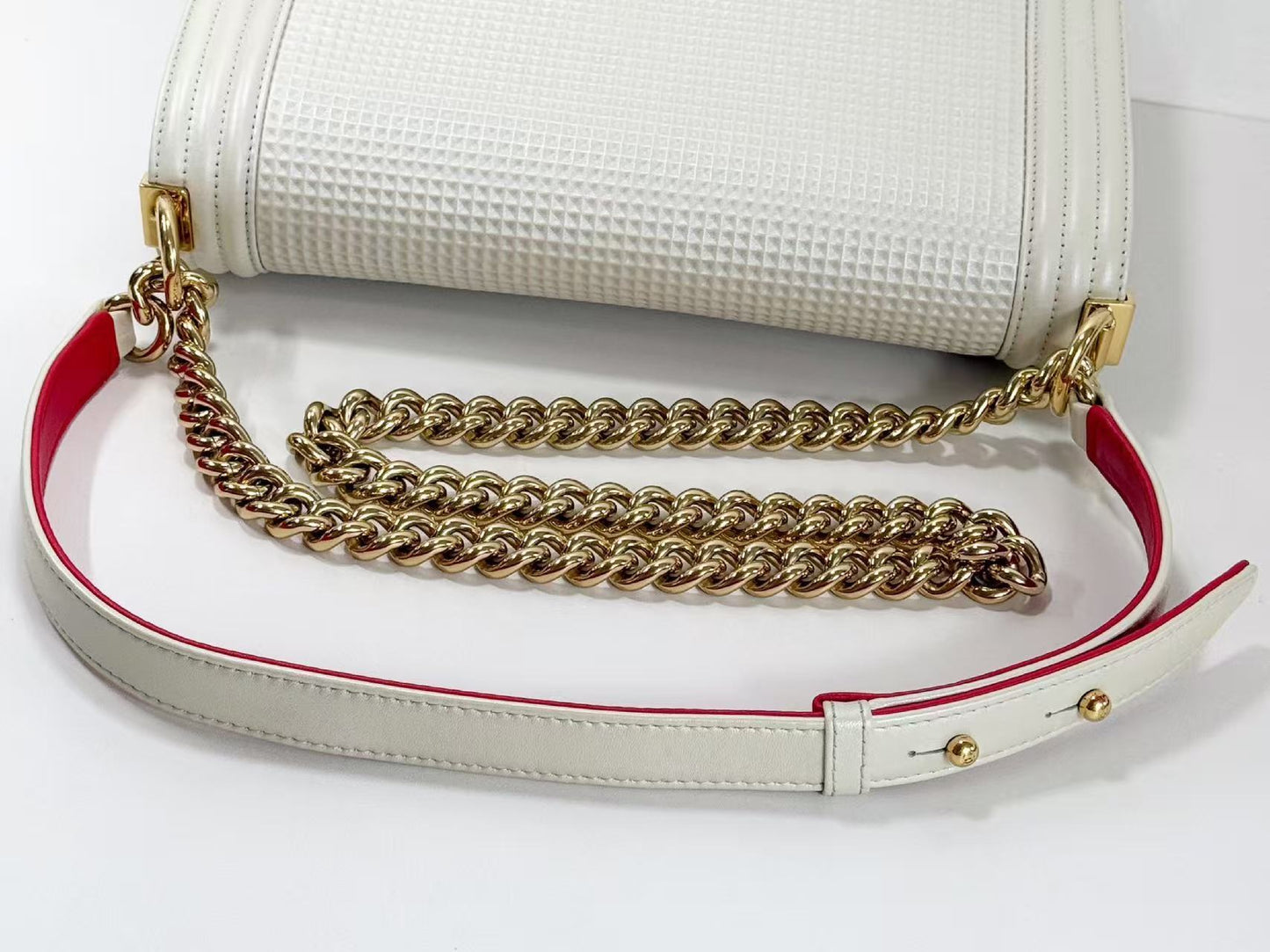 CHANEL Boy Bicolor White Shoulder Bag, W28cm , Gold Hardware, with G Card and Sticker, 18881219