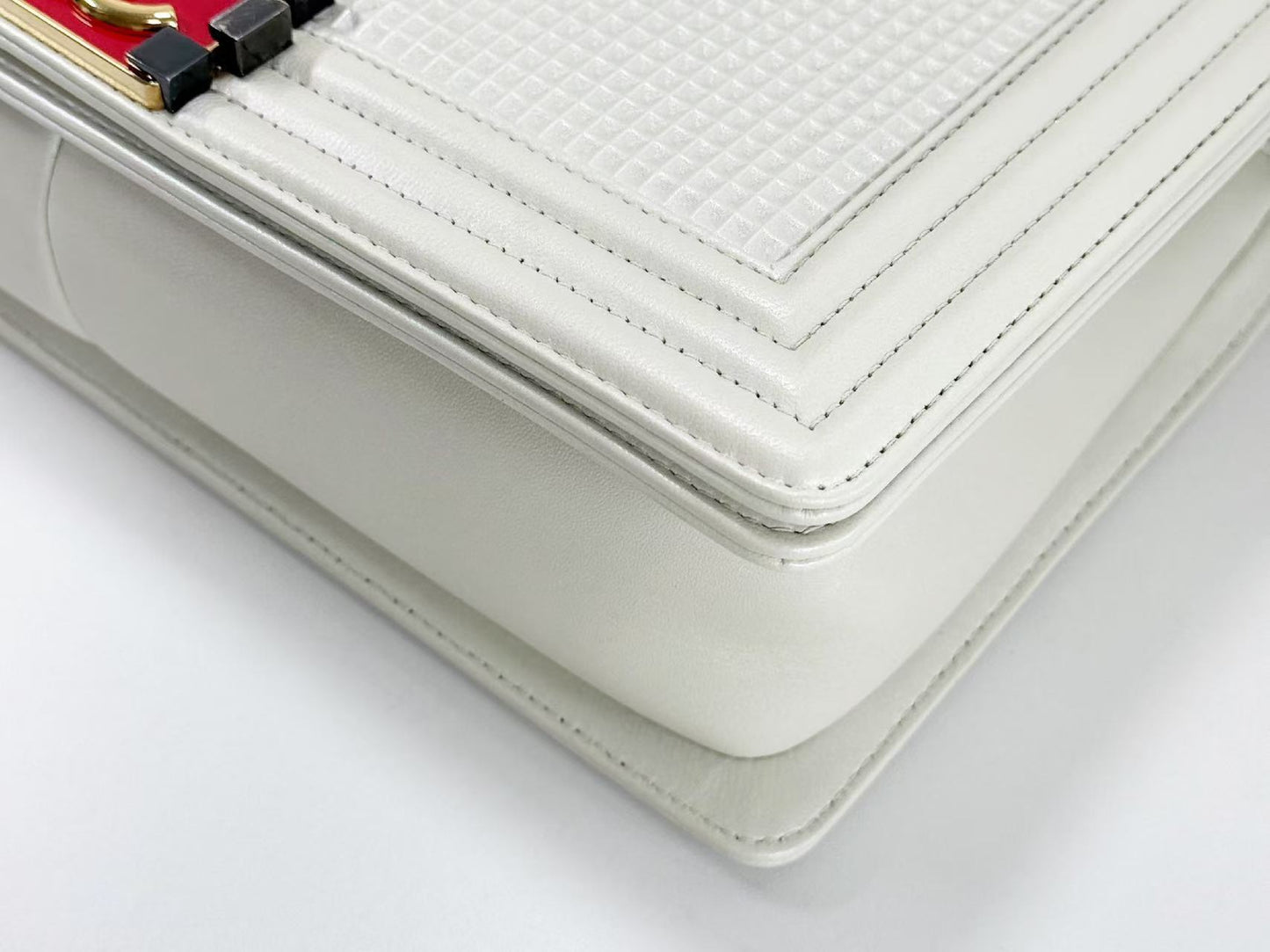 CHANEL Boy Bicolor White Shoulder Bag, W28cm , Gold Hardware, with G Card and Sticker, 18881219