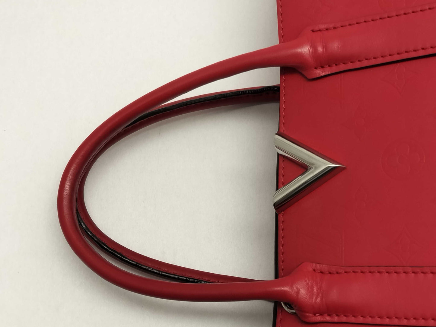LOUIS VUITTON Very Tote MM Handbag