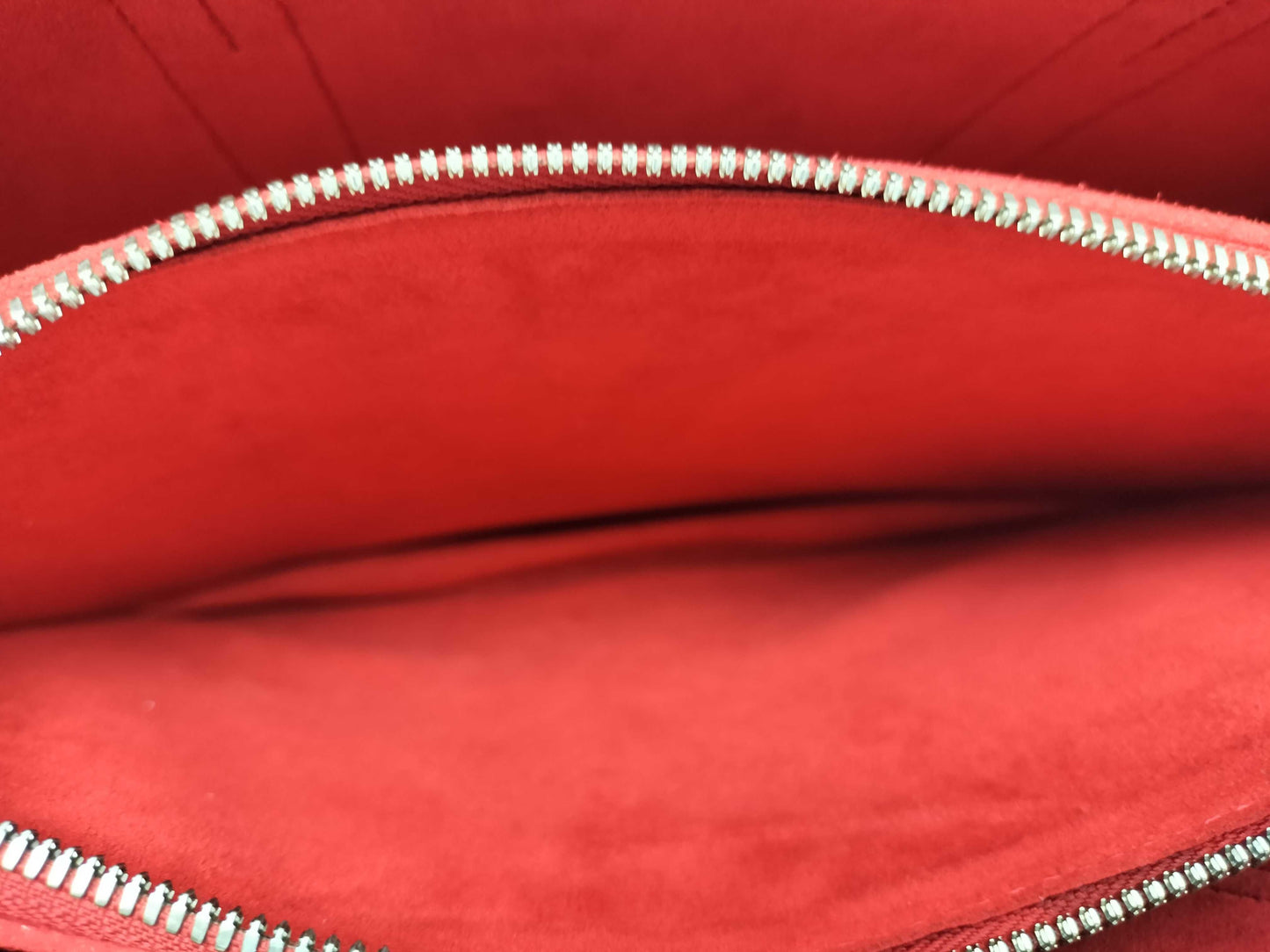 LOUIS VUITTON Very Tote MM Handbag