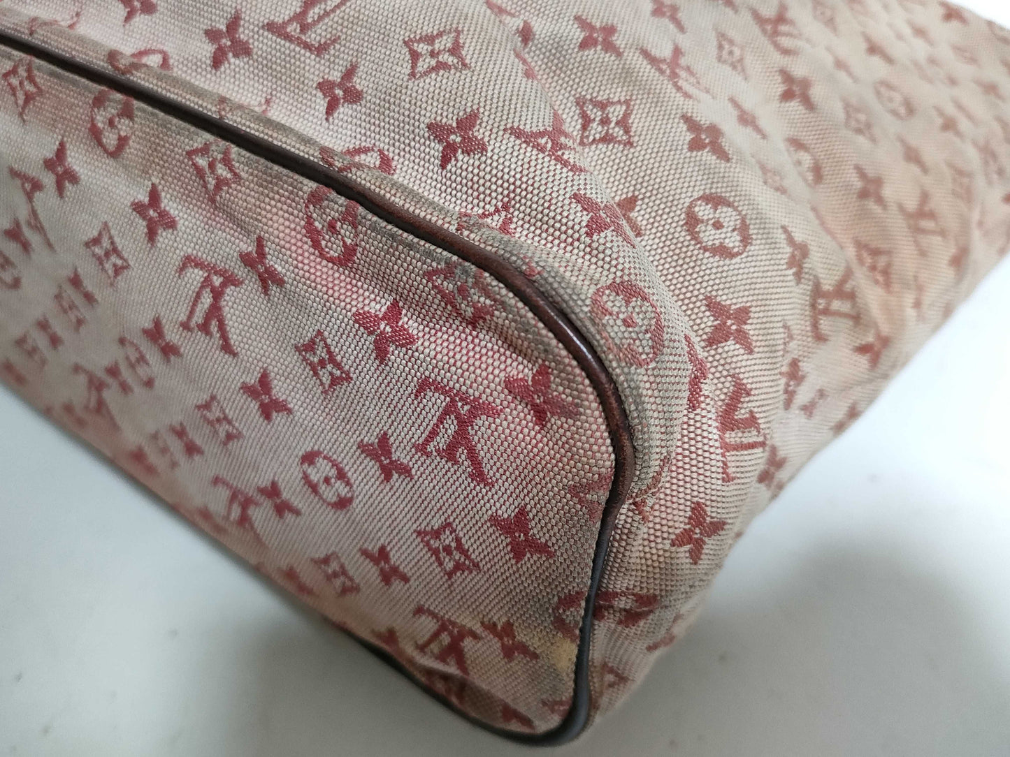 LOUIS VUITTON Monogram Mini Louis Vuitton Monogram Mini Lucille Handbag