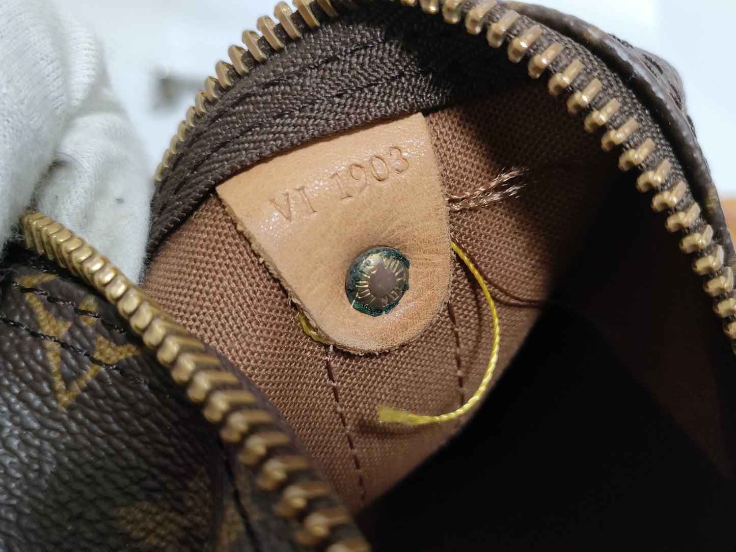 LOUIS VUITTON Monogram Louis Vuitton Monogram Keepall 55 Bandouliere VI1903 Boston Bag