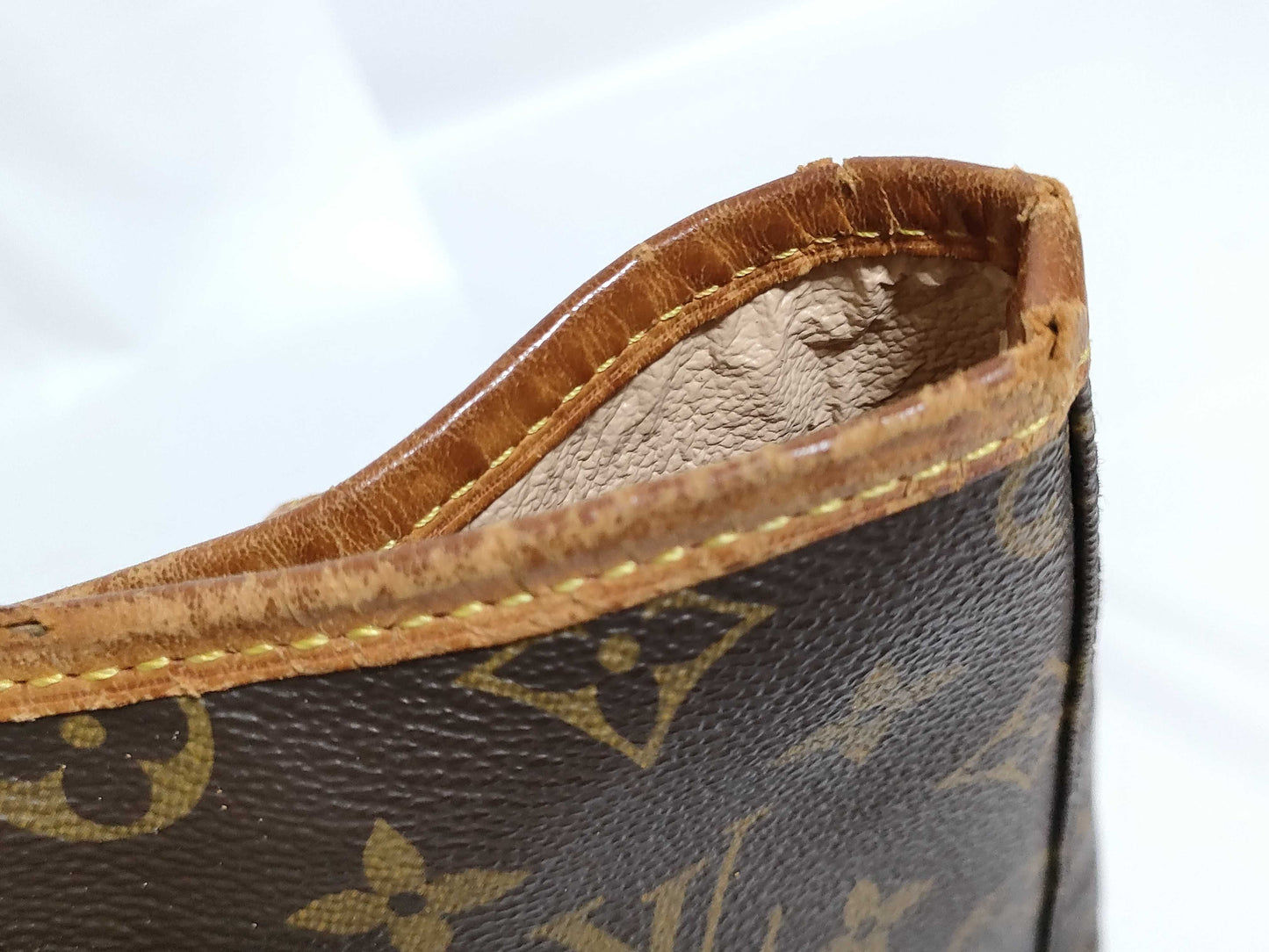 LOUIS VUITTON Monogram Bucket GM Pouch Handbag