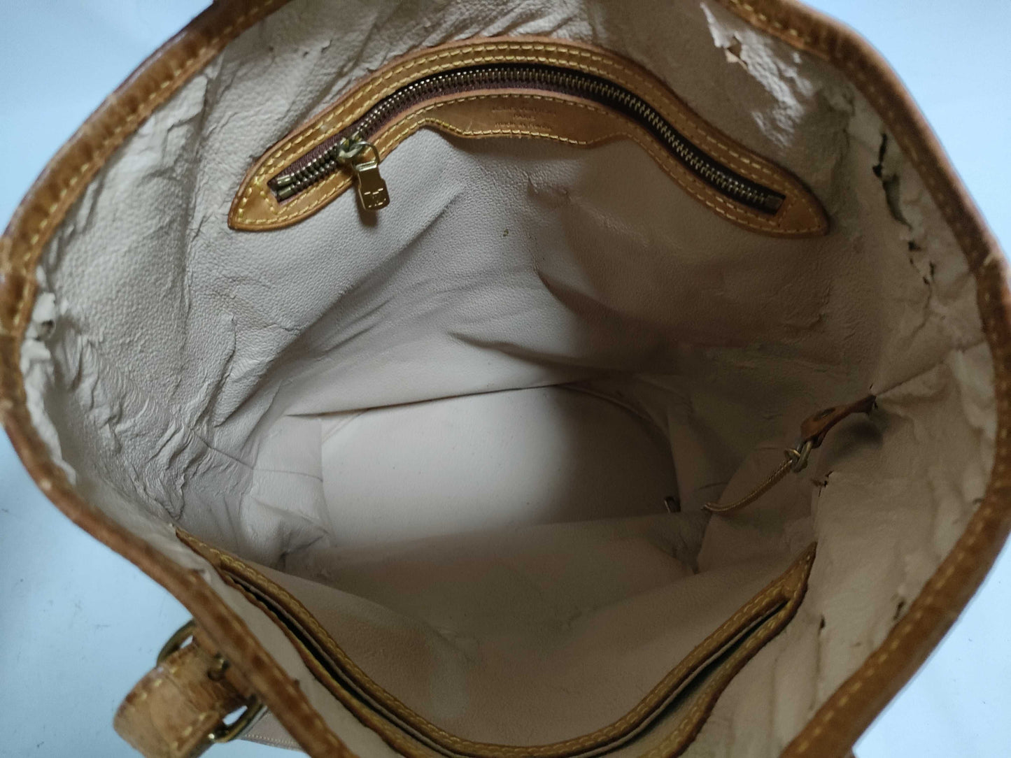 LOUIS VUITTON Monogram Bucket GM Pouch Handbag