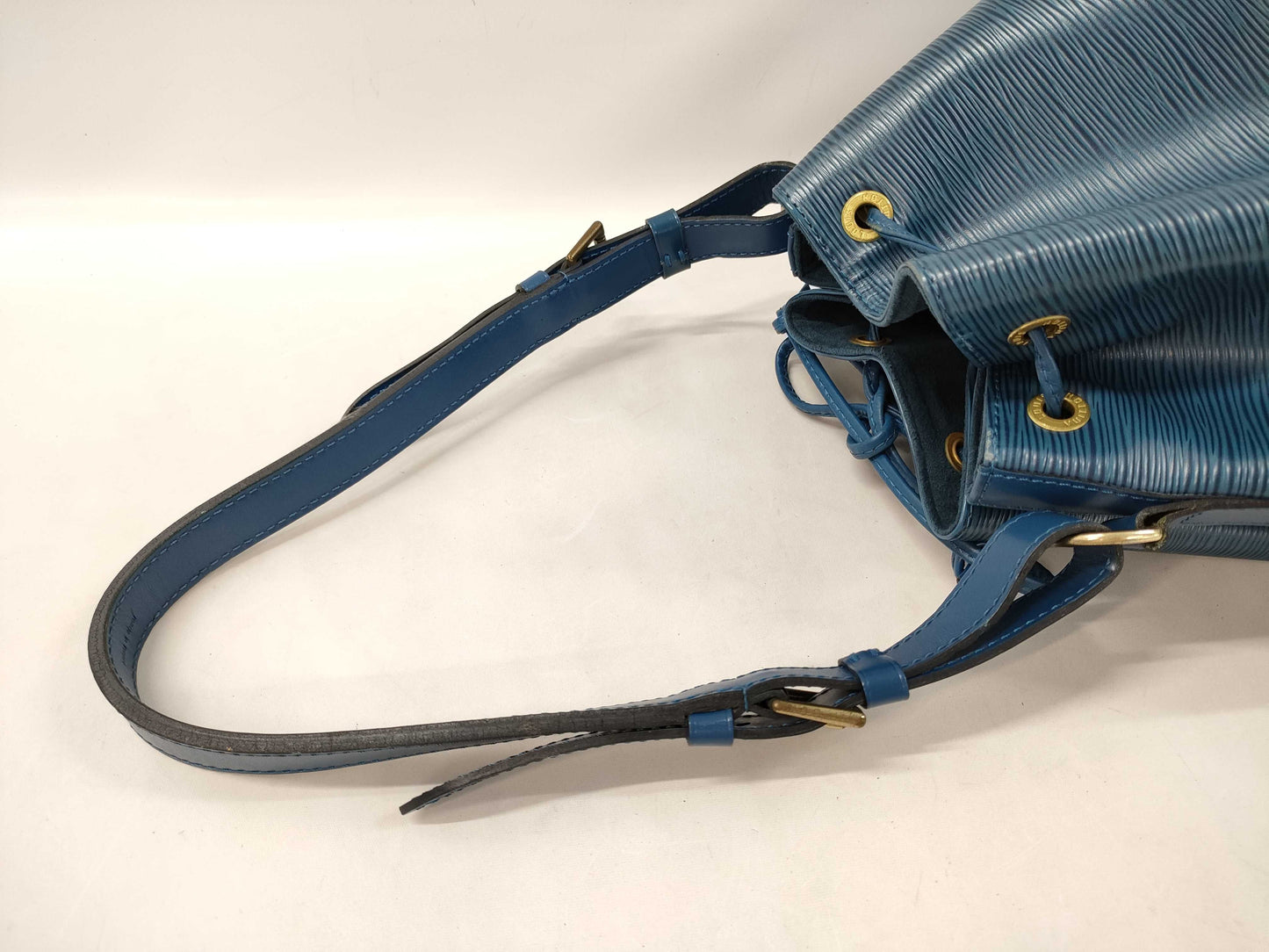LOUIS VUITTON Epi Noe M44005/AR0975 Toledo Blue Shoulder Bag