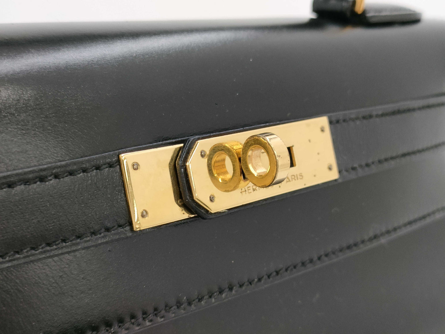 HERMES Kelly 28 ○S Box Calf Cadena Handbag