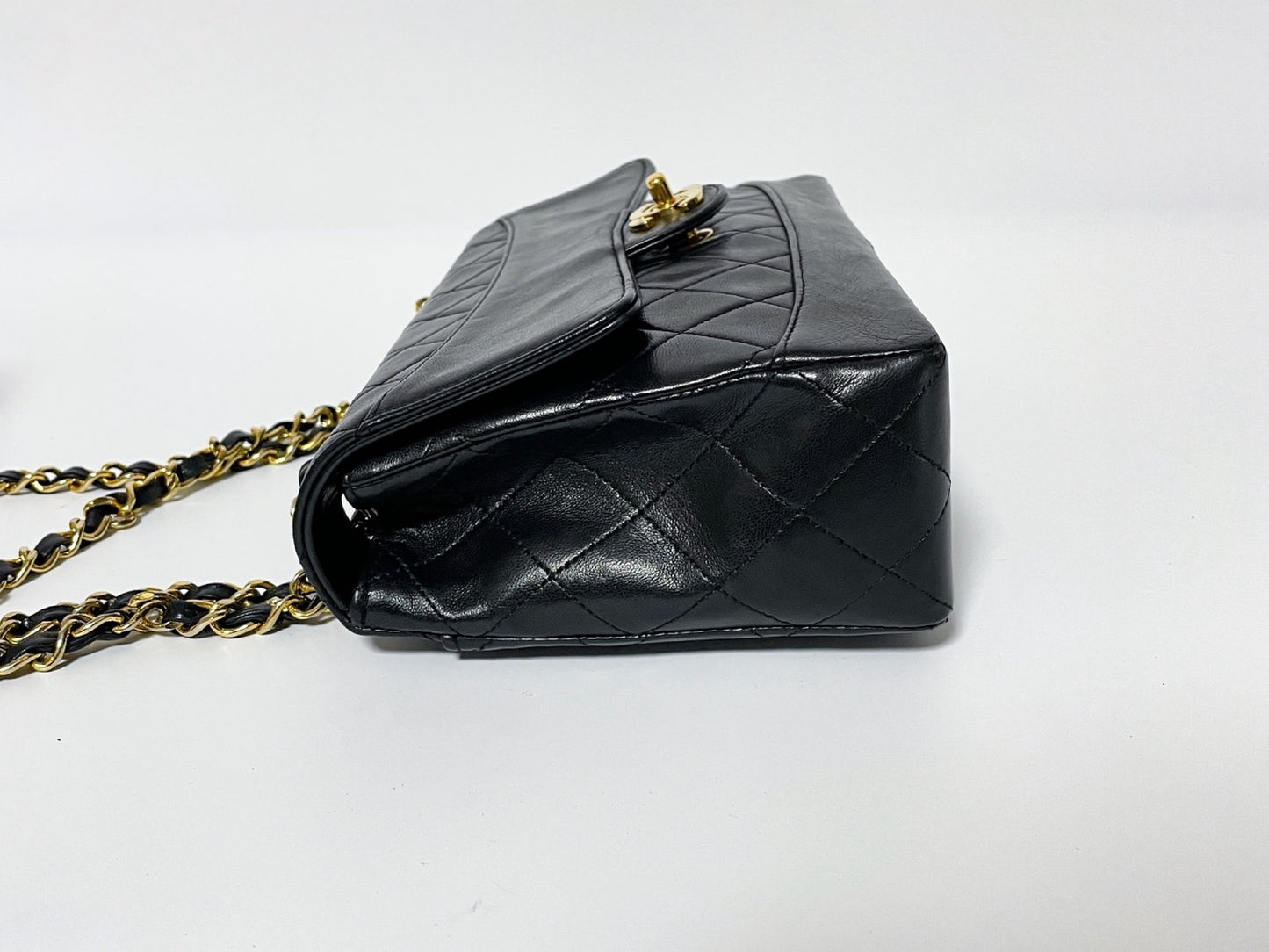 CHANEL Matelasse Lambskin Shoulder Bag with Seal