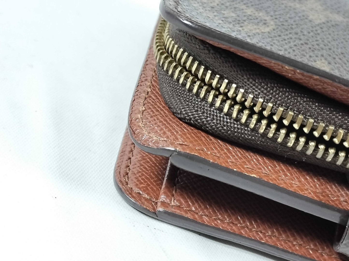 LOUIS VUITTON MI0041 Monogram Vuitton Compact Zip Wallet