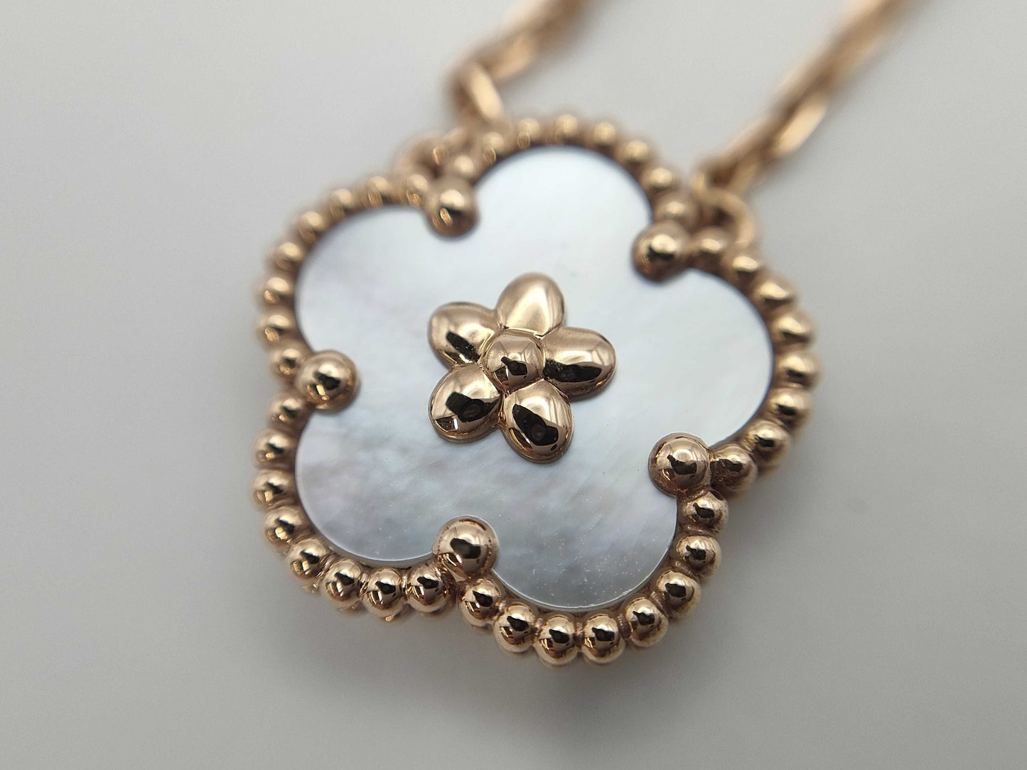 Van Cleef & Arpels Lucky Spring Mother of Pearl Necklace in PG and Au750, 5.3g