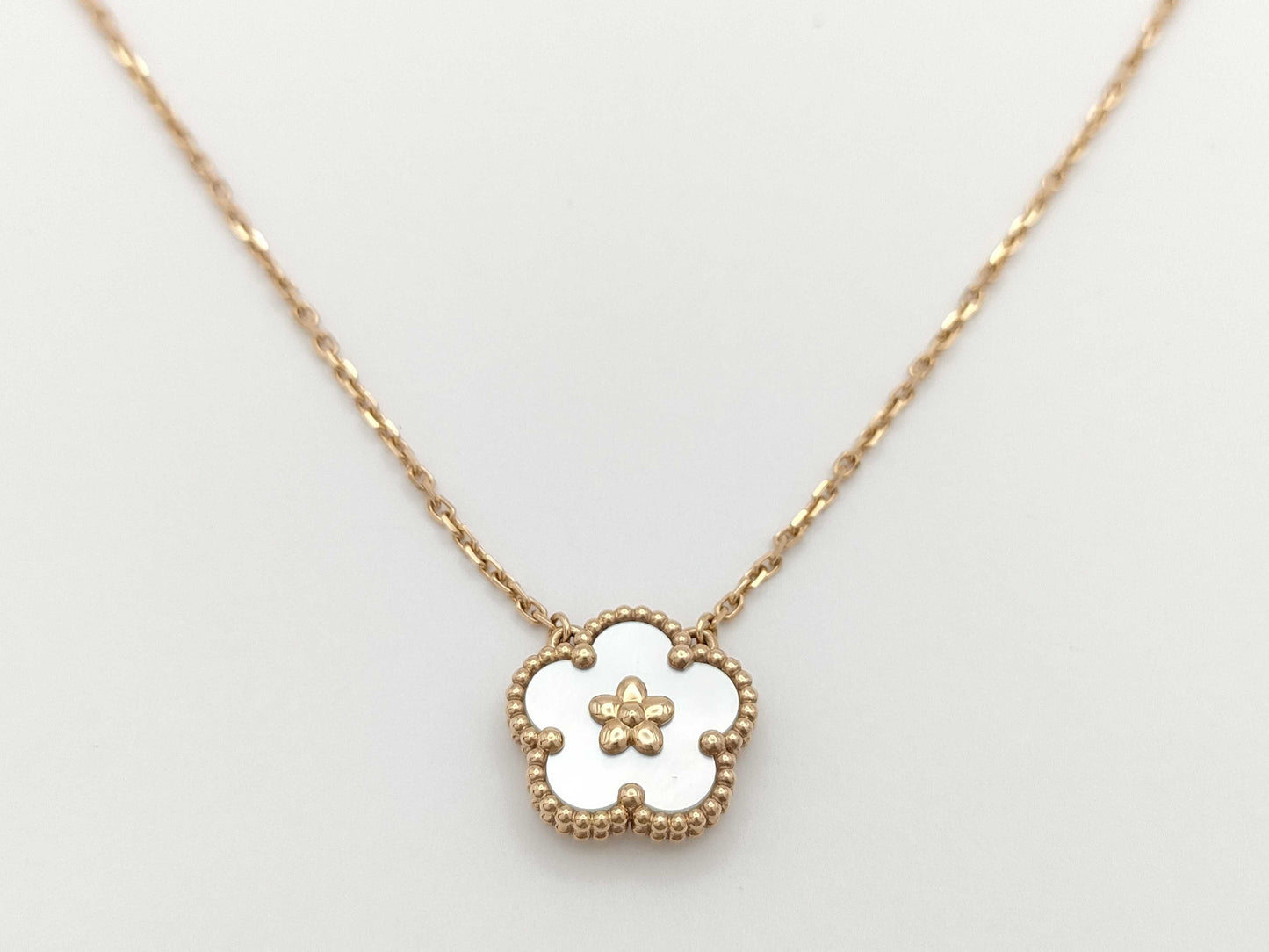 Van Cleef & Arpels Lucky Spring Mother of Pearl Necklace in PG and Au750, 5.3g