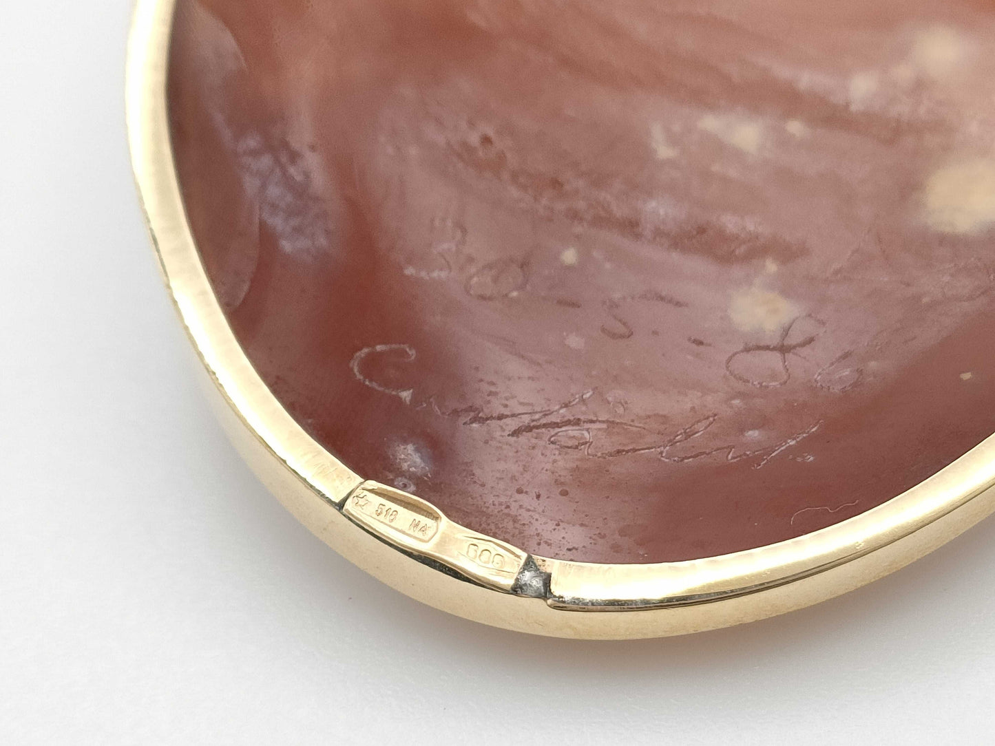 Cameo 585 10.5g Brooch