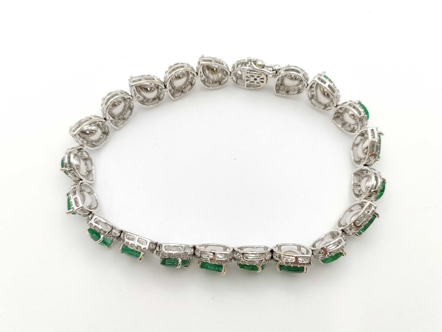 E12.69ct D3.09ct K18WG 20.6g Bracelet/Bangle