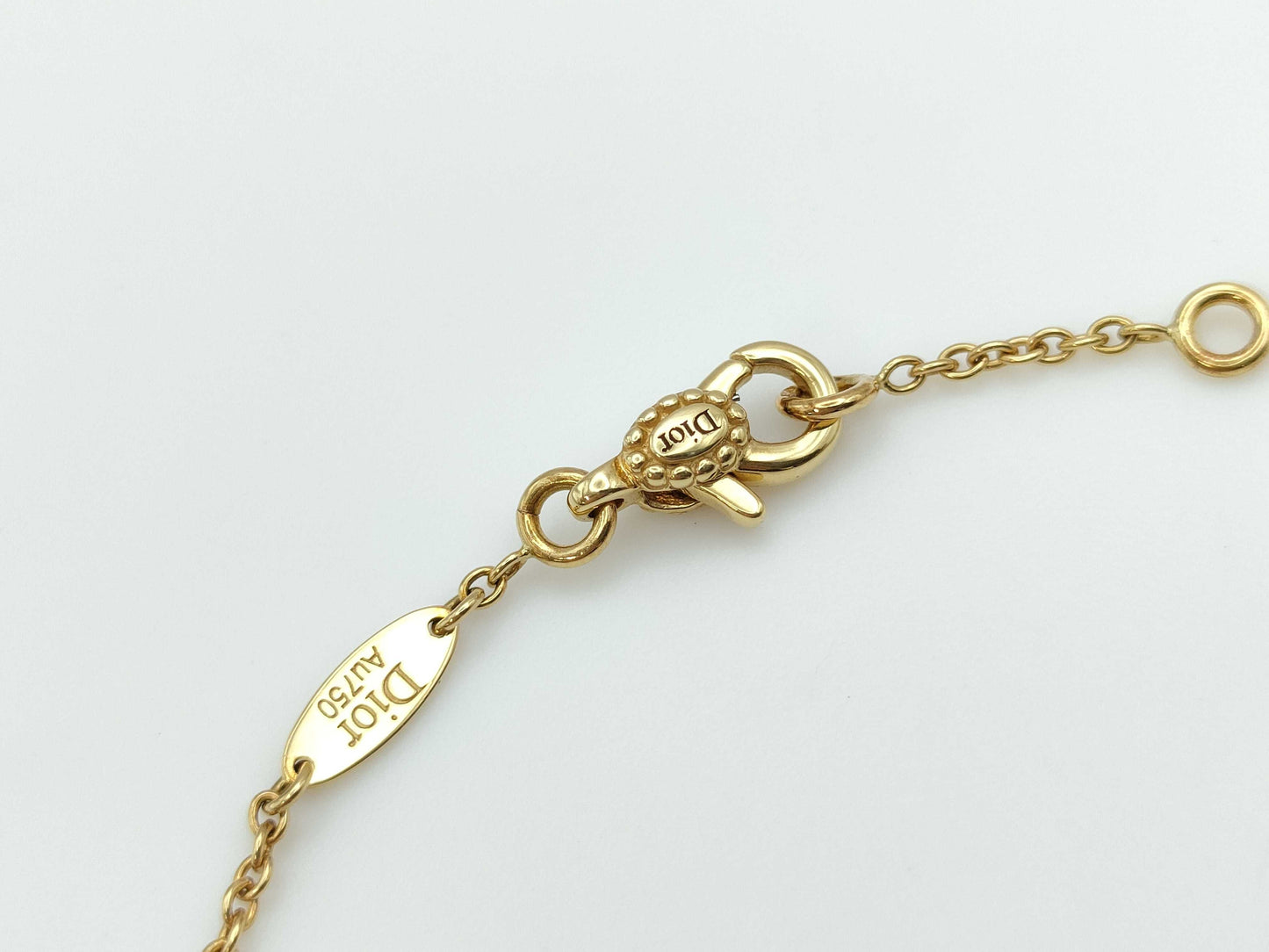 Dior Rose De Vin Shell Diamond Bracelet/Bangle in Yellow Gold and Au750, 4.8g