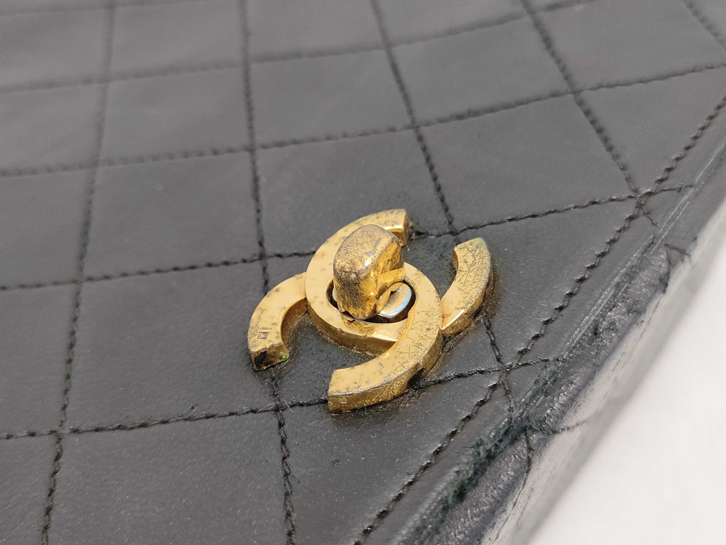 CHANEL Matelasse Lambskin Single Flap Single Chain Bag in Black with Gold Hardware, Shoulder Bag