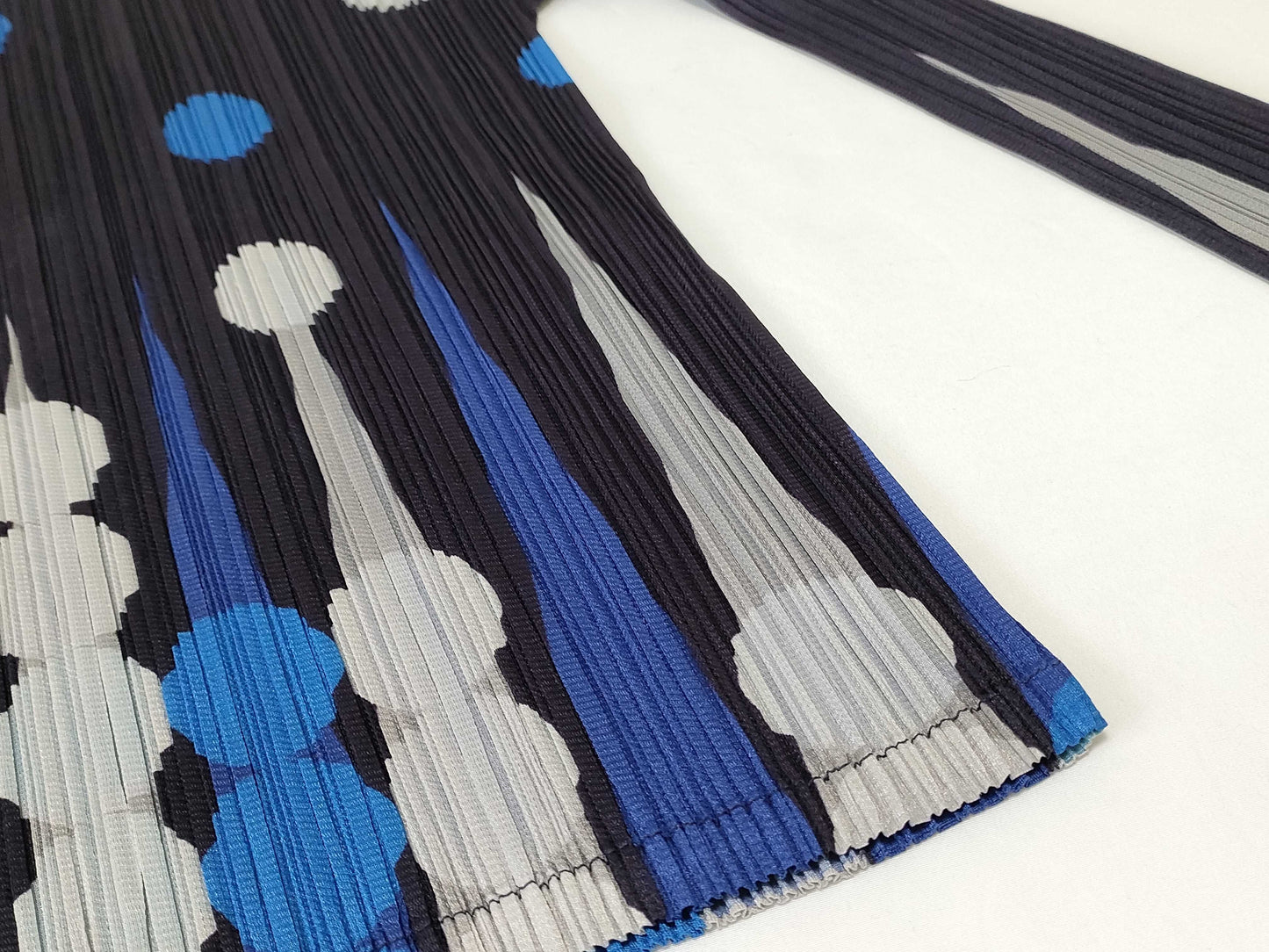 PLEATS PLEASE Dot Print Cut and Sew Tops