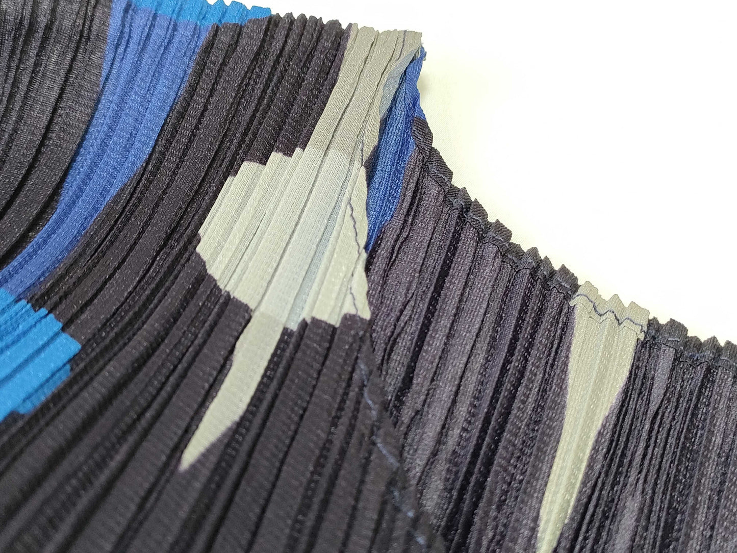PLEATS PLEASE Dot Print Cut and Sew Tops