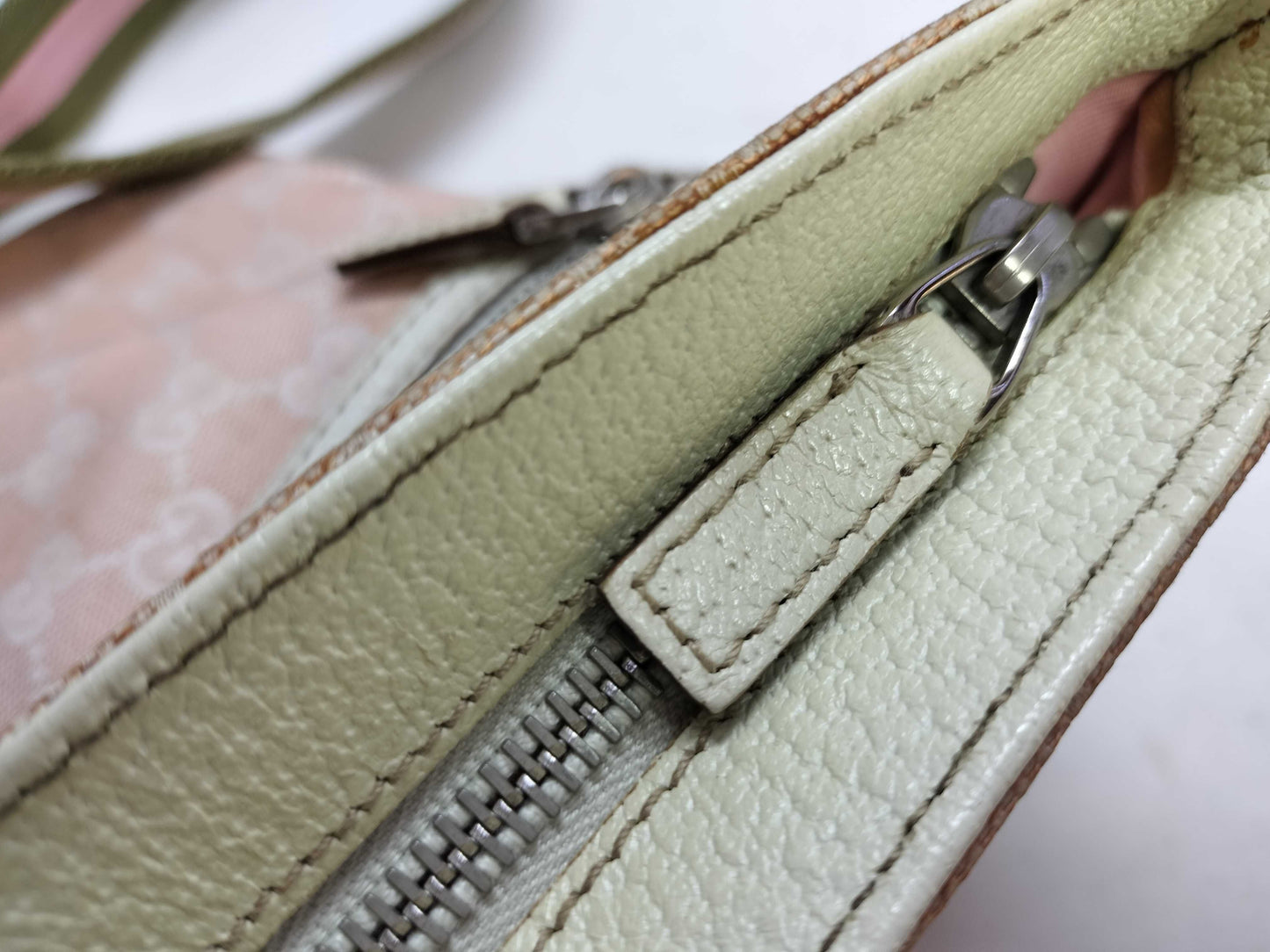 GUCCI GG Canvas Shoulder Bag Gucci GG Canvas Shoulder Bag