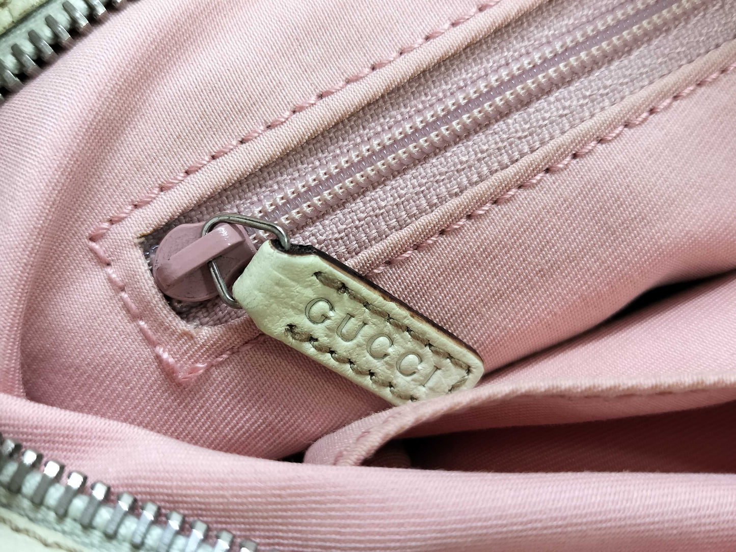 GUCCI GG Canvas Shoulder Bag Gucci GG Canvas Shoulder Bag