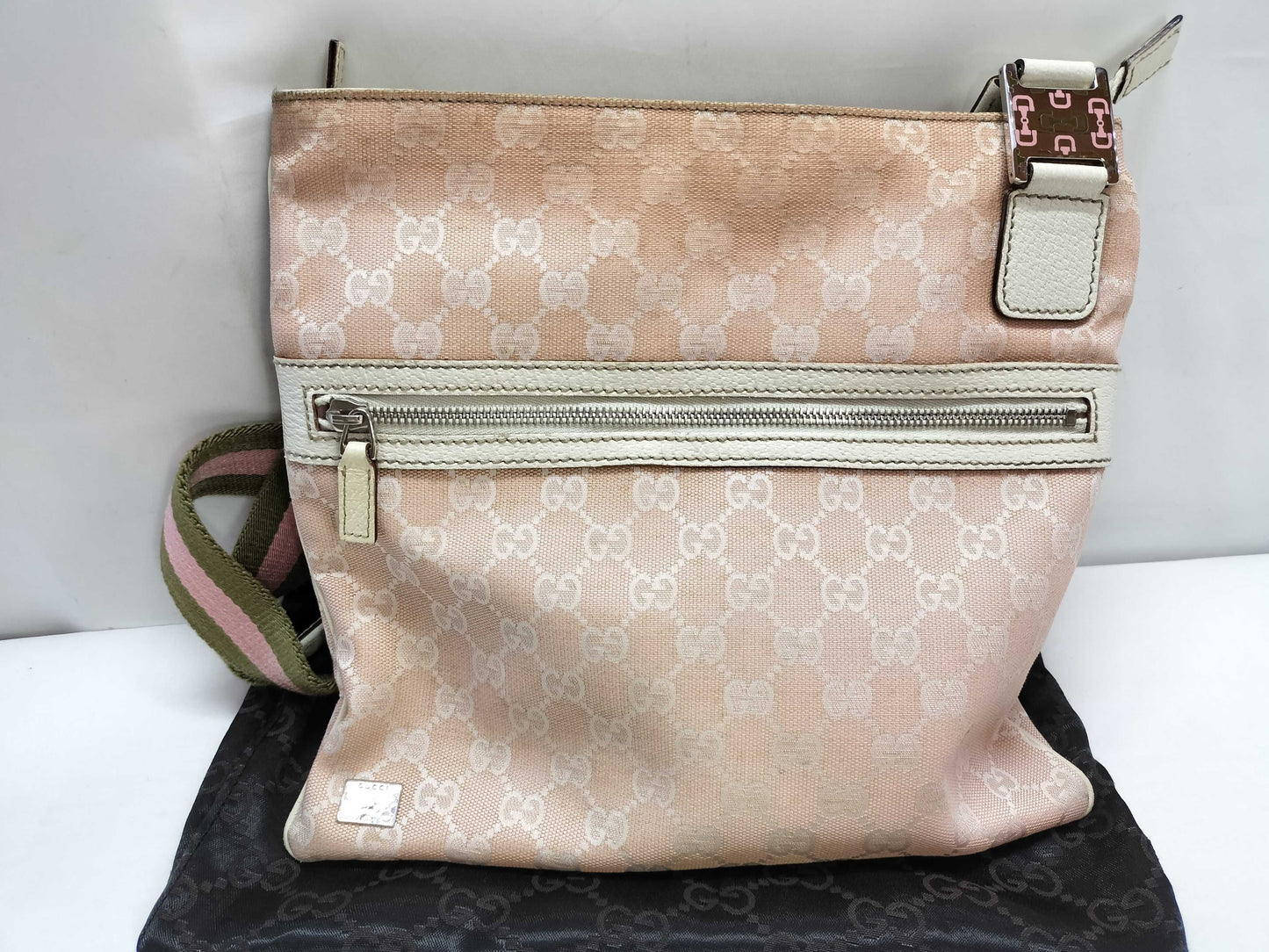 GUCCI GG Canvas Shoulder Bag Gucci GG Canvas Shoulder Bag