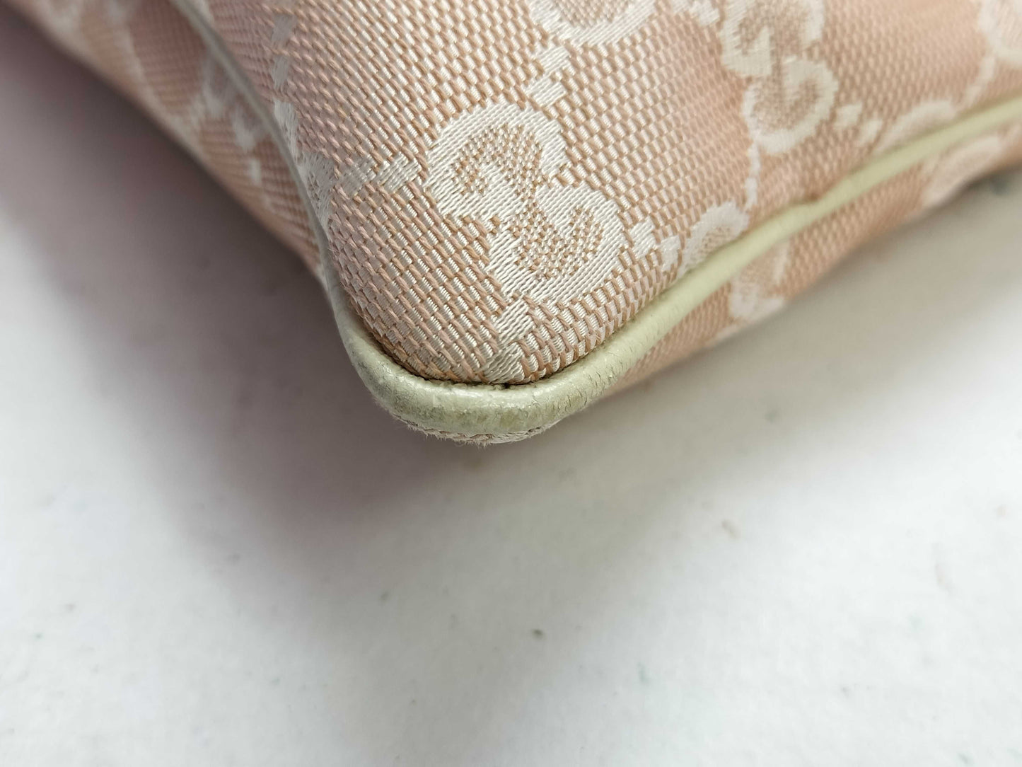 GUCCI GG Canvas Shoulder Bag Gucci GG Canvas Shoulder Bag
