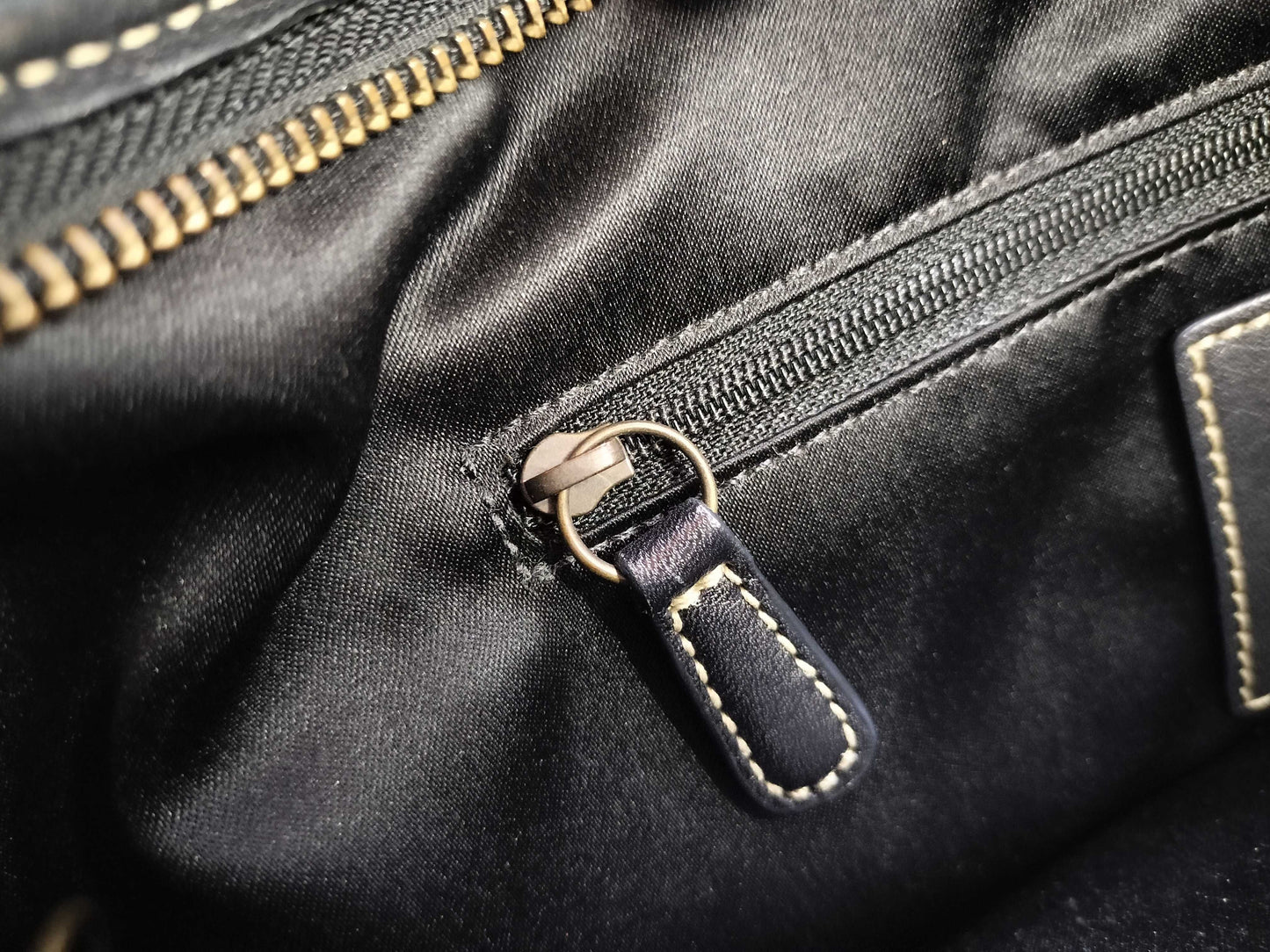 COACH Signature One-Shoulder Bag Shoulder Bag