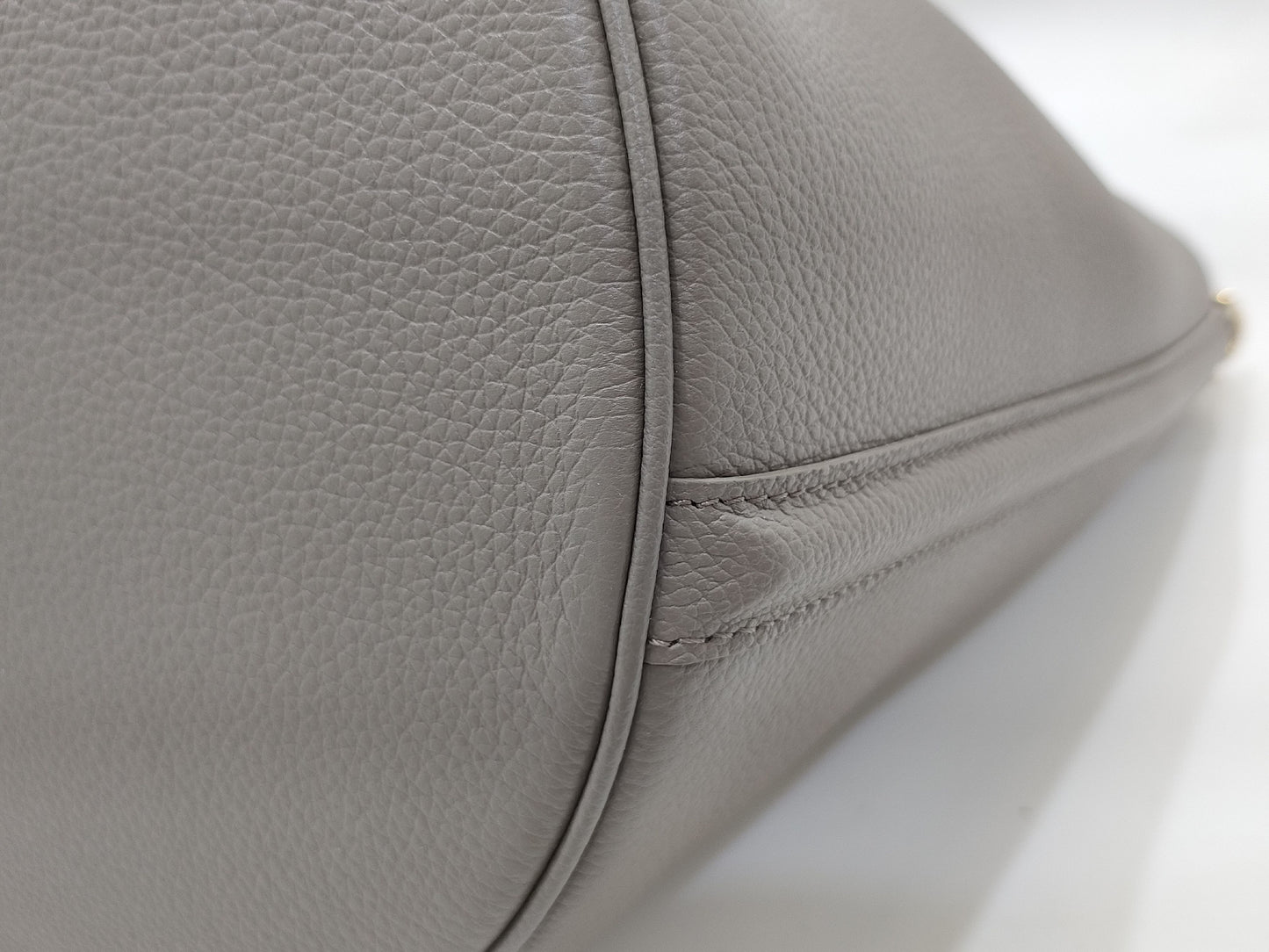 CELINE Bucket 16 Handbag Pebble