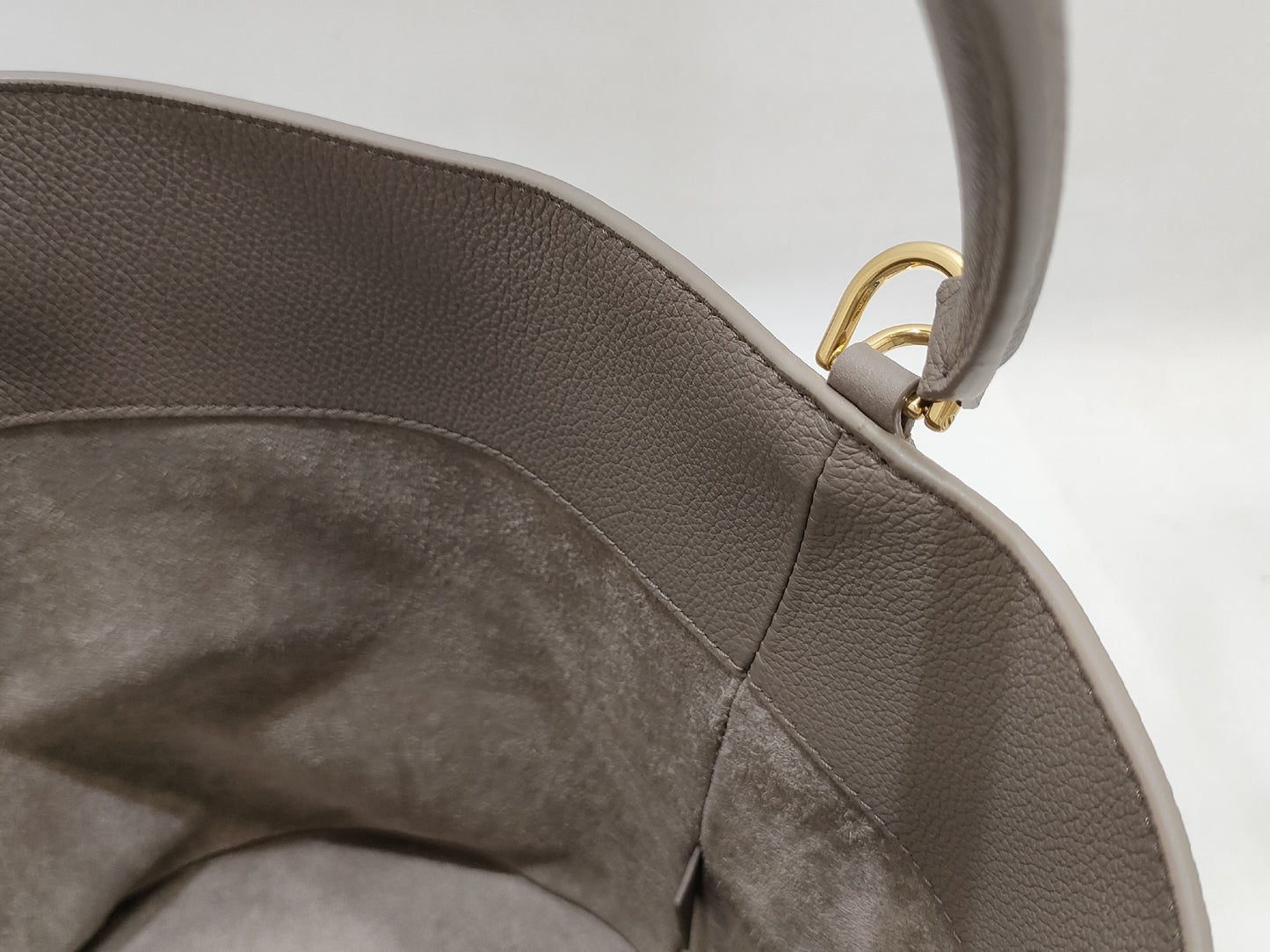 CELINE Bucket 16 Handbag Pebble