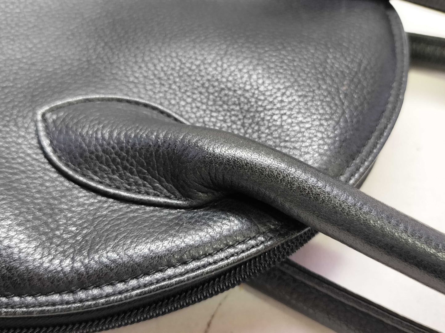 Yves Saint Laurent Leather Diamond-Cut Handbag