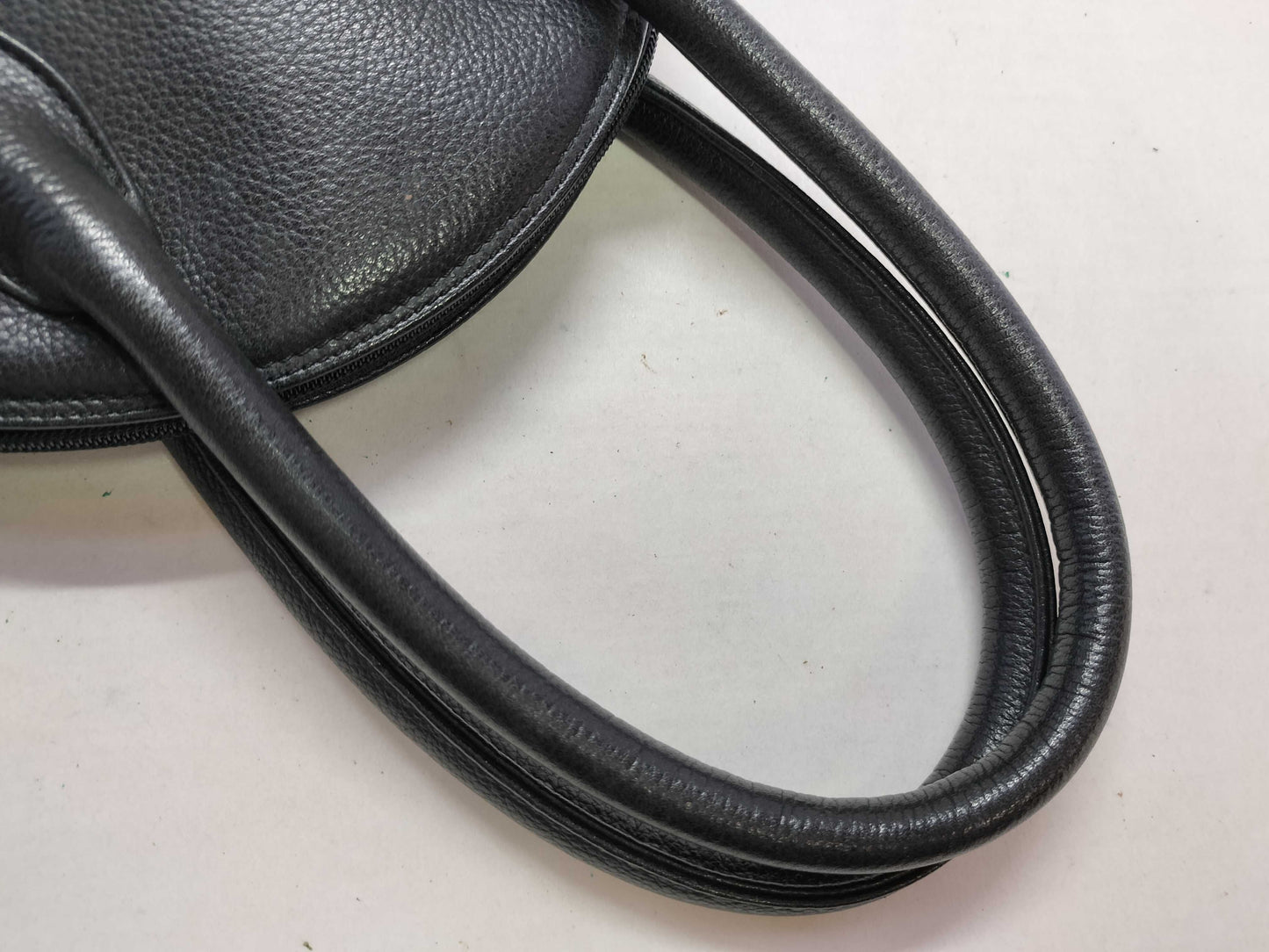 Yves Saint Laurent Leather Diamond-Cut Handbag