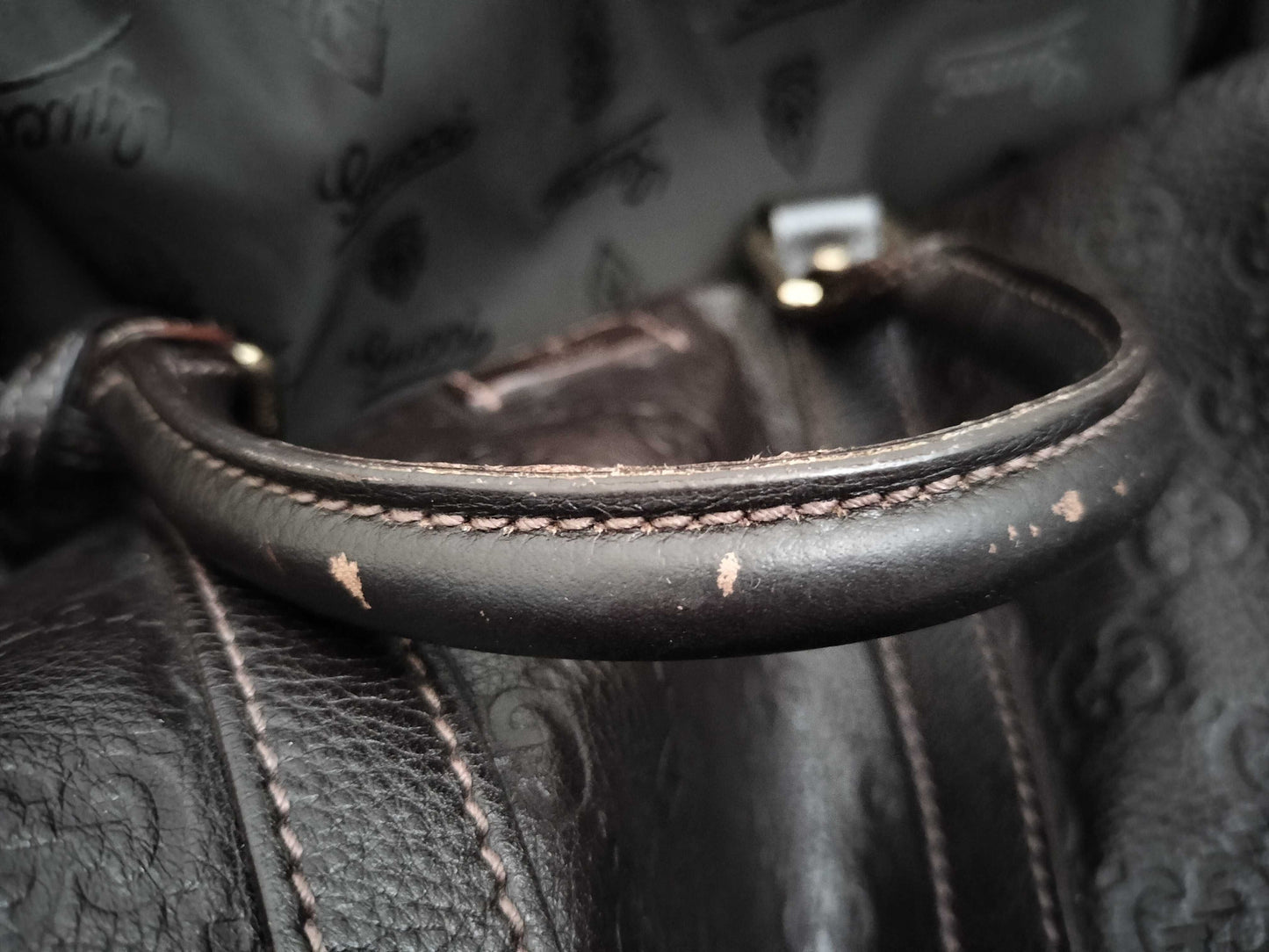 GUCCI Guccissima 2-way Boston bag with GG pattern and 206500 leather.