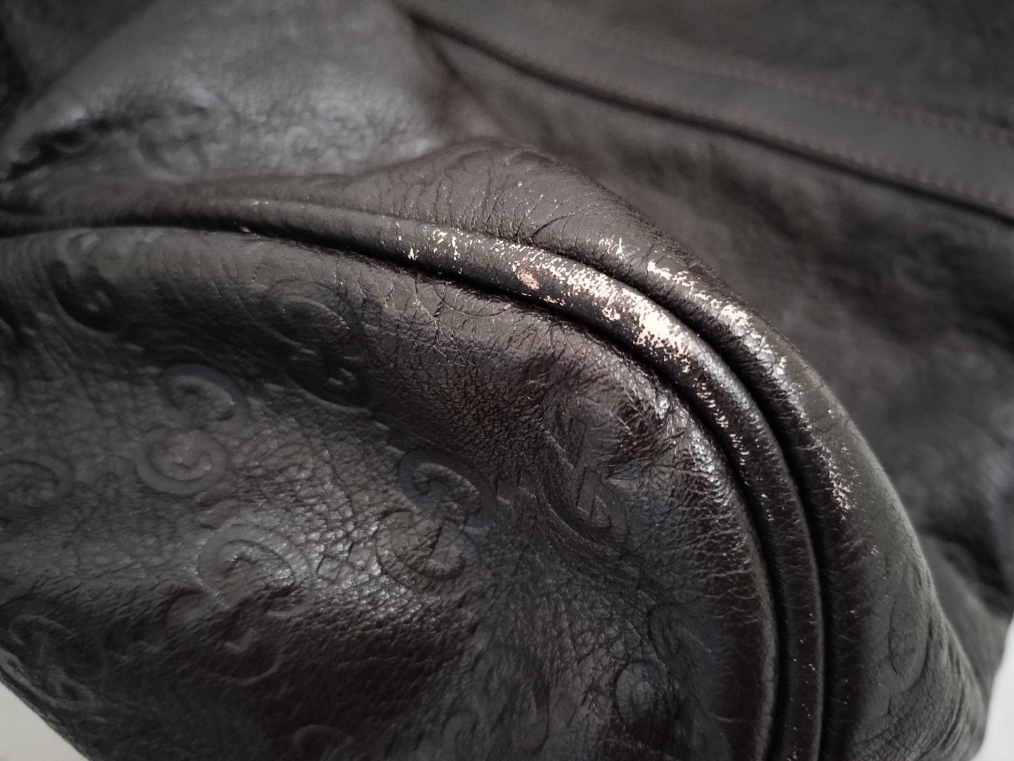 GUCCI Guccissima 2-way Boston bag with GG pattern and 206500 leather.