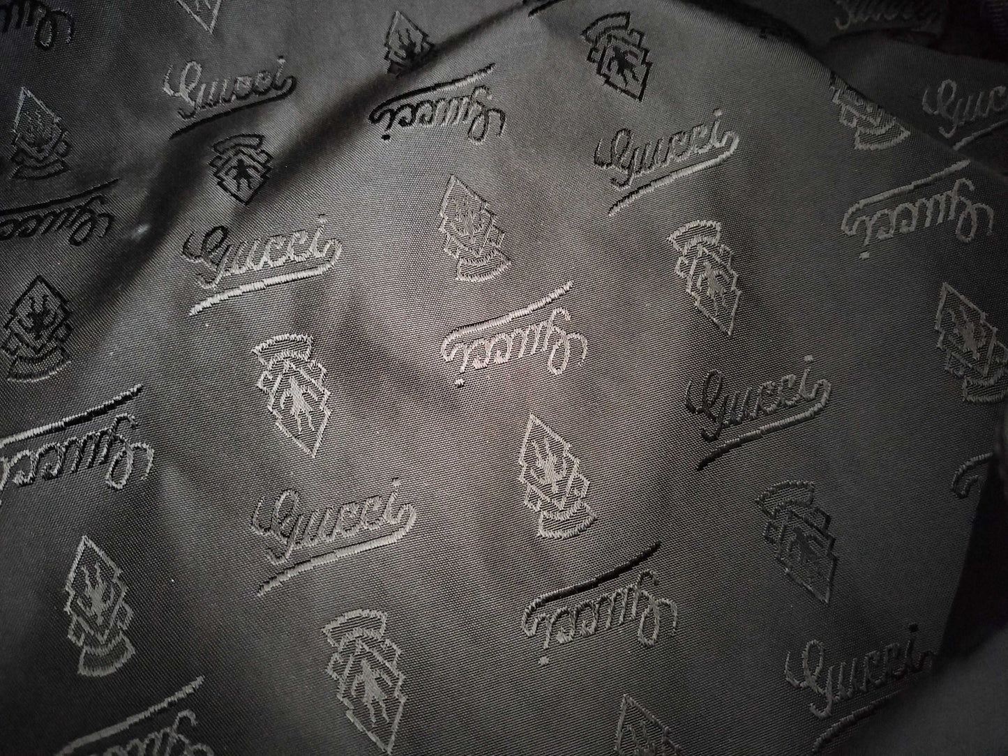 GUCCI Guccissima 2-way Boston bag with GG pattern and 206500 leather.