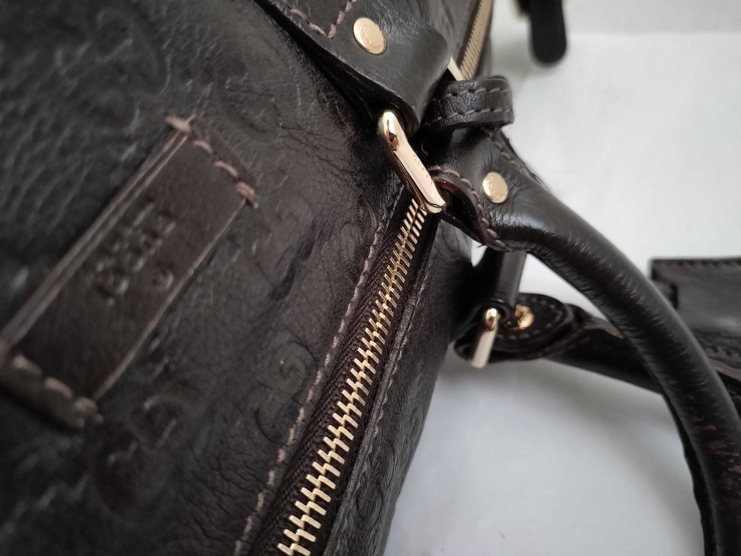 GUCCI Guccissima 2-way Boston bag with GG pattern and 206500 leather.
