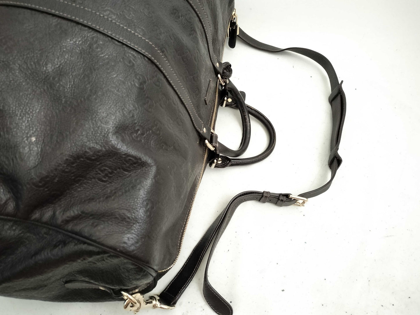 GUCCI Guccissima 2-way Boston bag with GG pattern and 206500 leather.