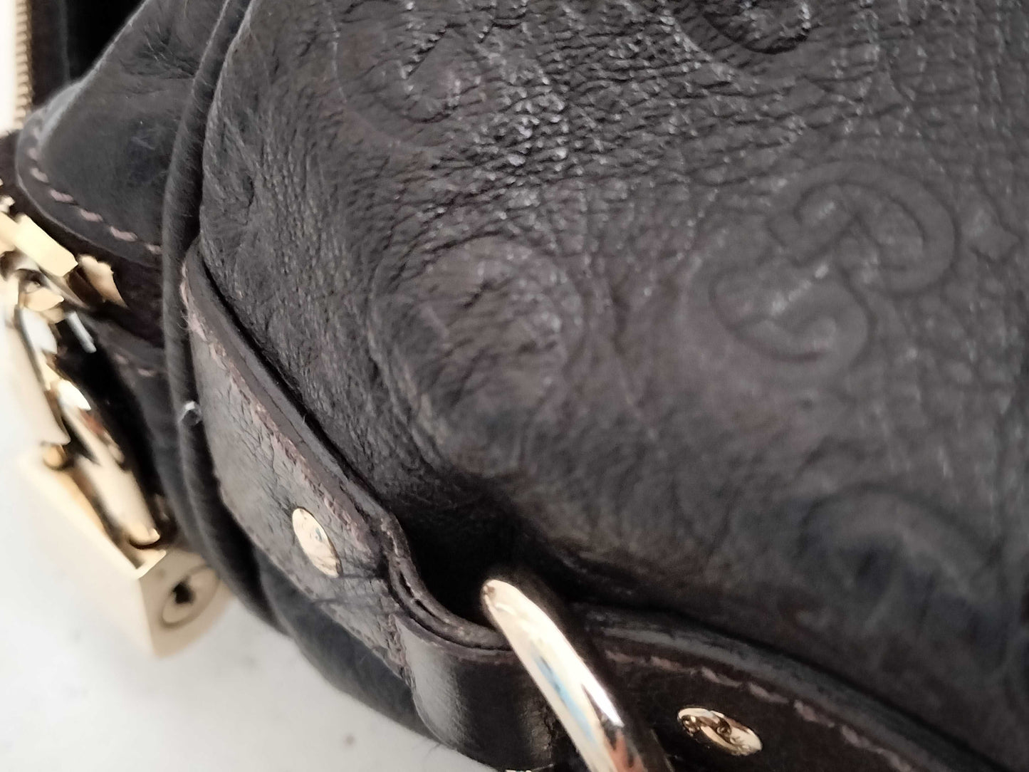 GUCCI Guccissima 2-way Boston bag with GG pattern and 206500 leather.