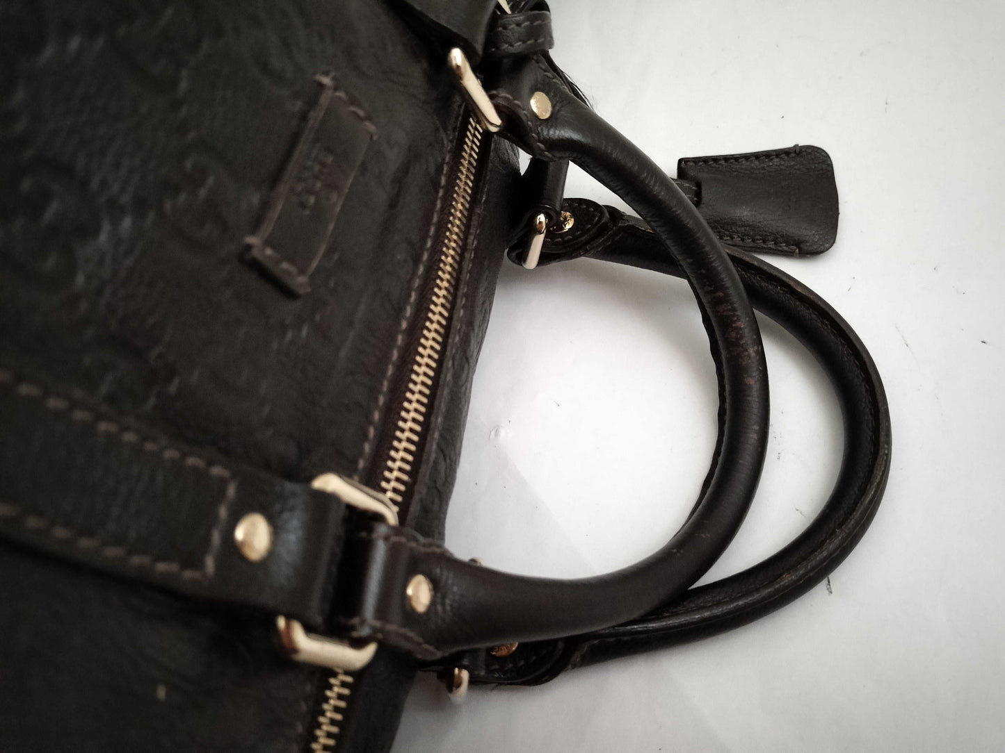 GUCCI Guccissima 2-way Boston bag with GG pattern and 206500 leather.