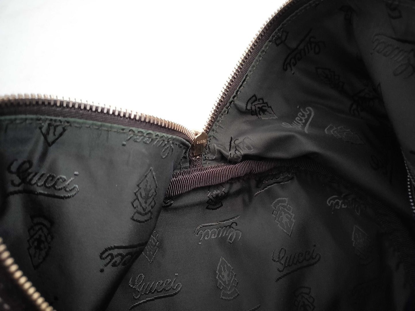 GUCCI Guccissima 2-way Boston bag with GG pattern and 206500 leather.