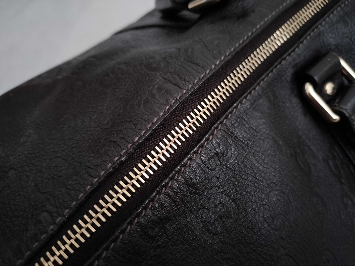 GUCCI Guccissima 2-way Boston bag with GG pattern and 206500 leather.