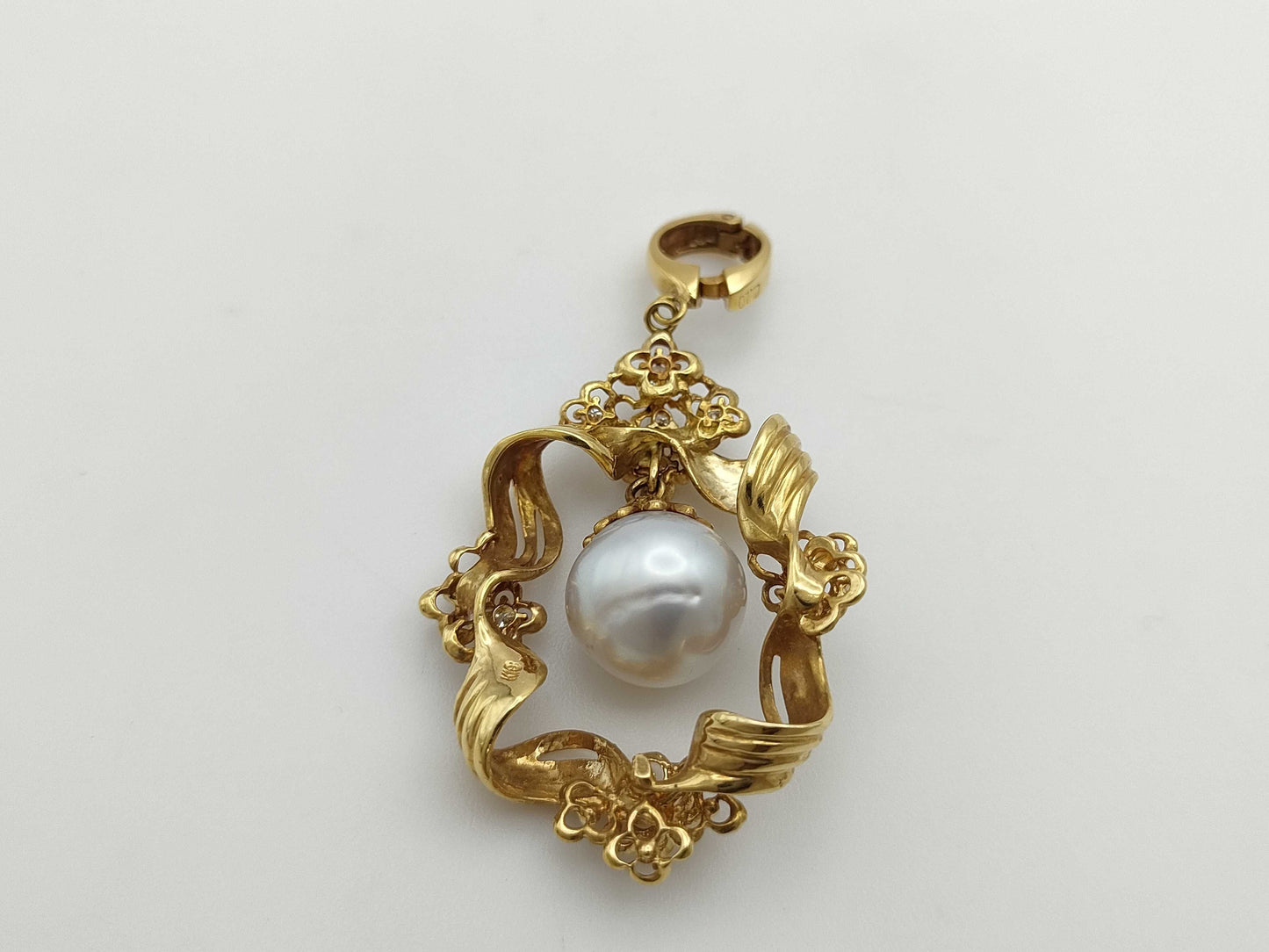 Semi-Round Pearl, Diameter: Approx. 10.0mm, D0.10ct, 18K Gold, 6.8g, Pendant Top
